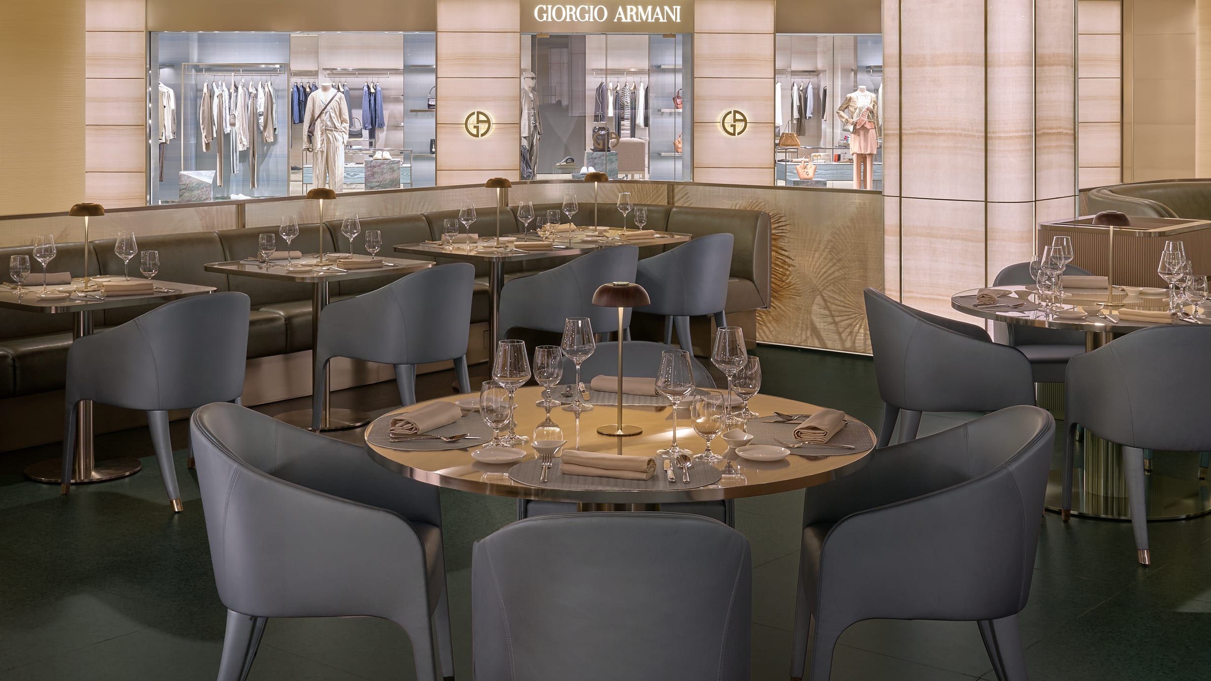 Armani_Caffe_Hong_Kong_Open_Layout_Space
