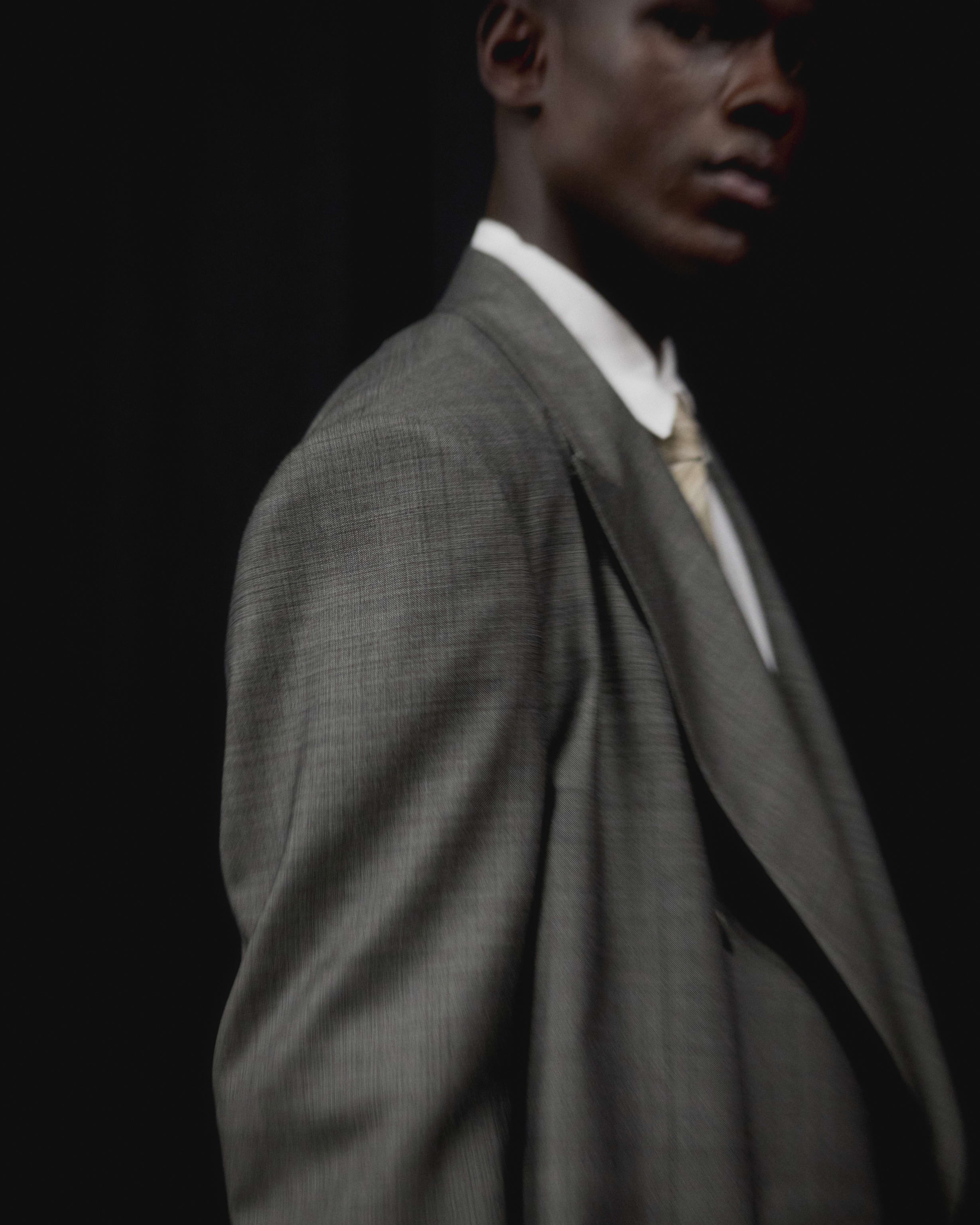 EA_SS25_Woman_Backstage_03