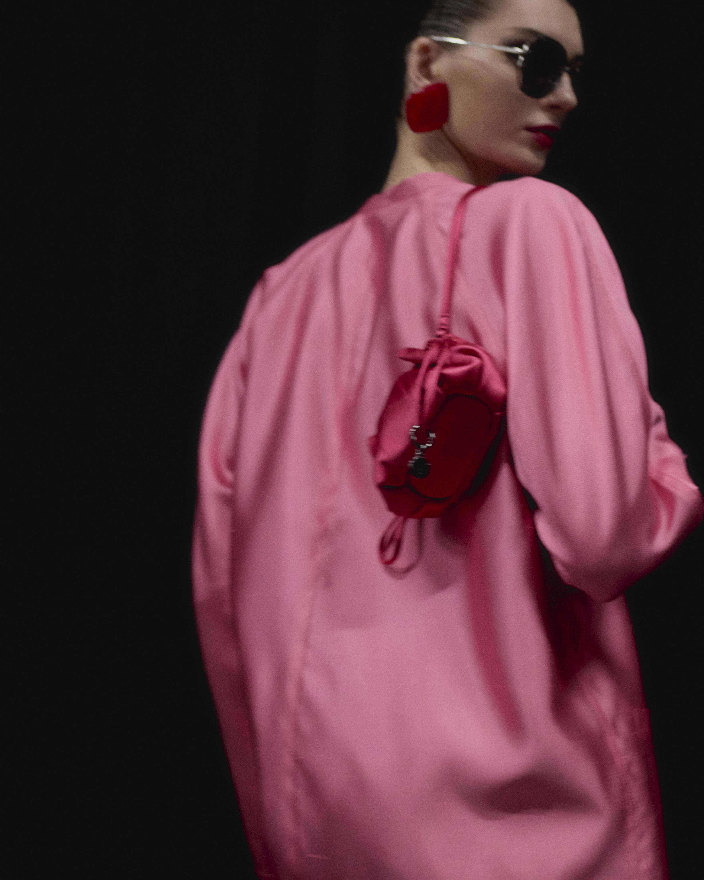 EA_SS25_Woman_Backstage_04