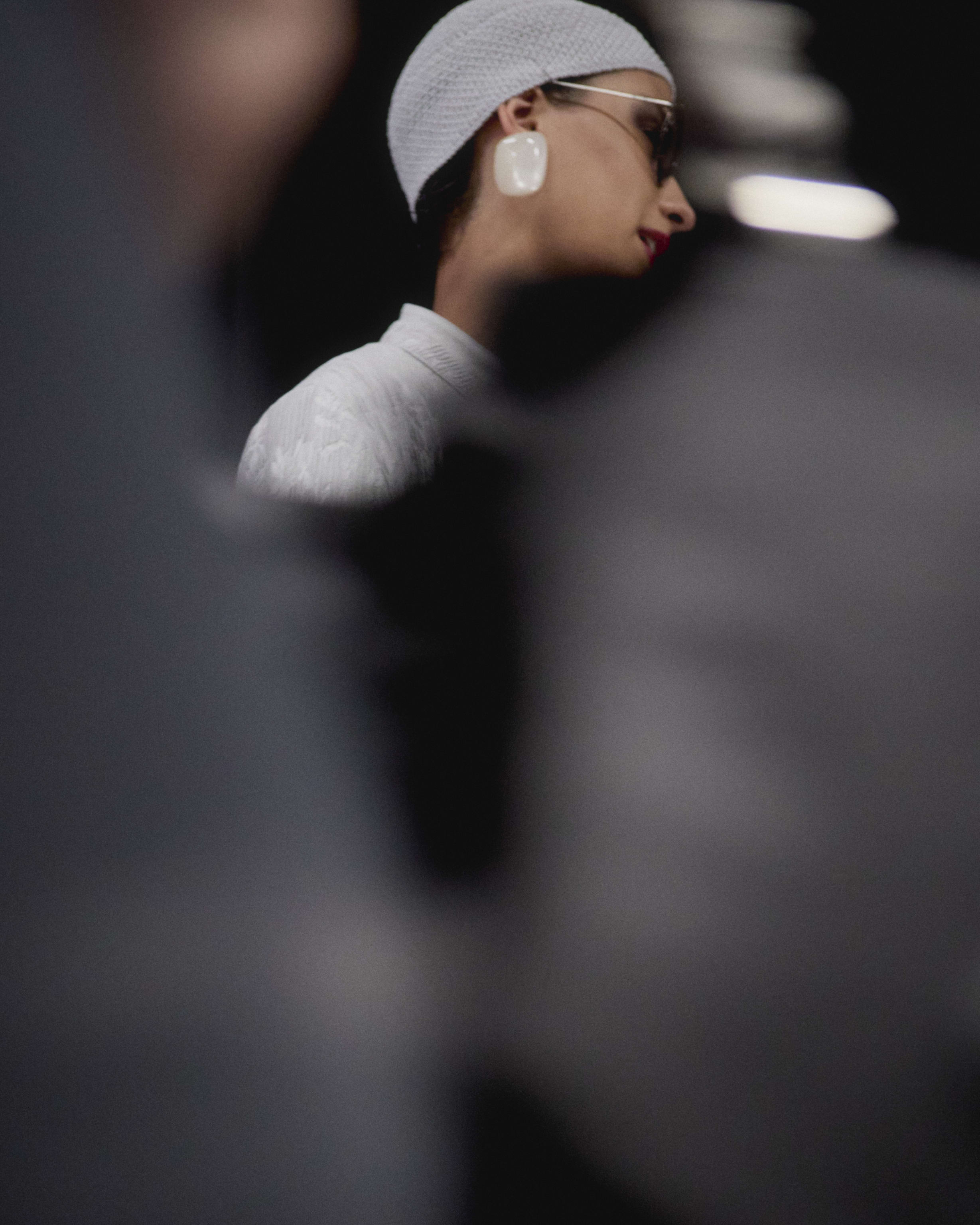 EA_SS25_Woman_Backstage_07