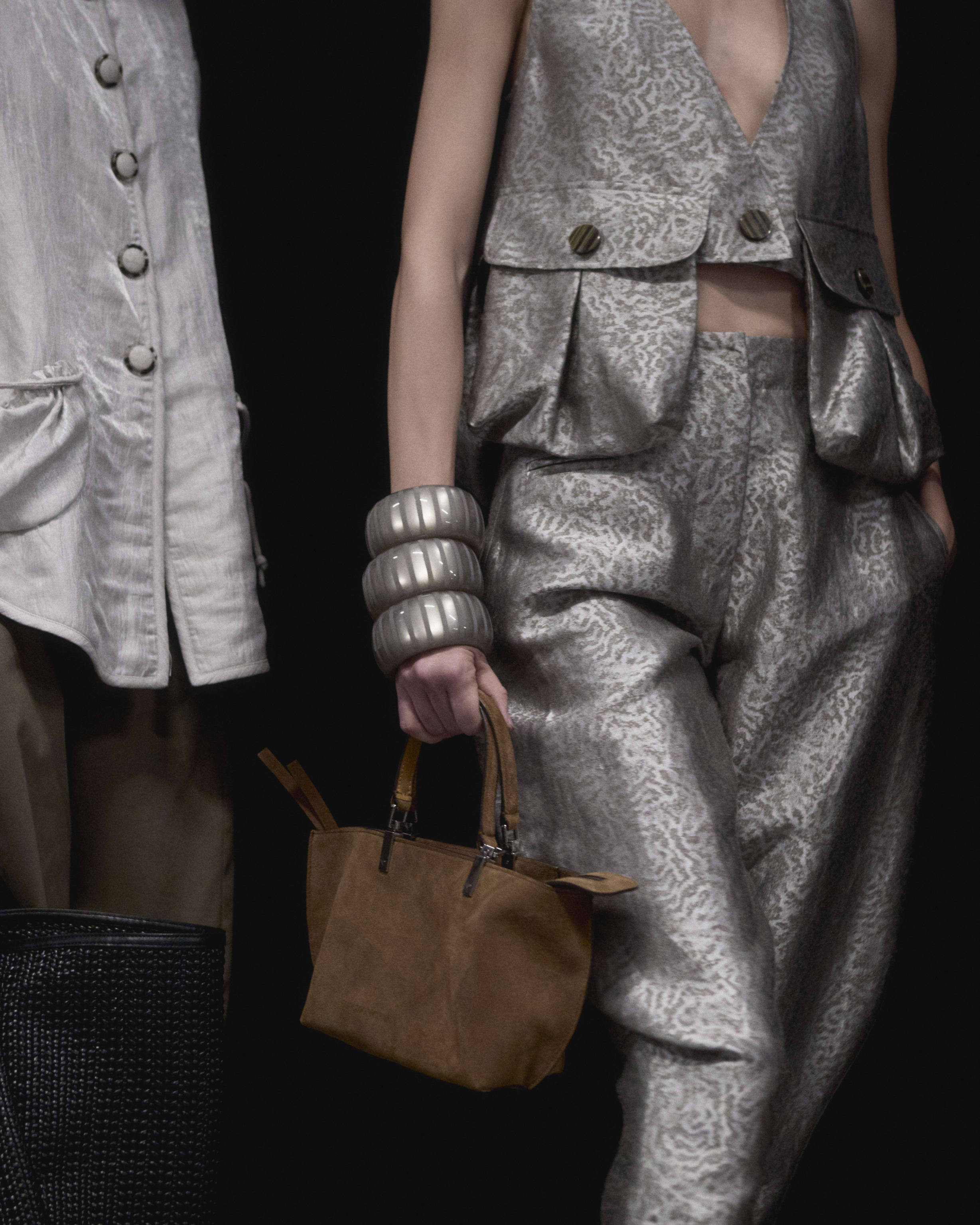 EA_SS25_Woman_Backstage_16