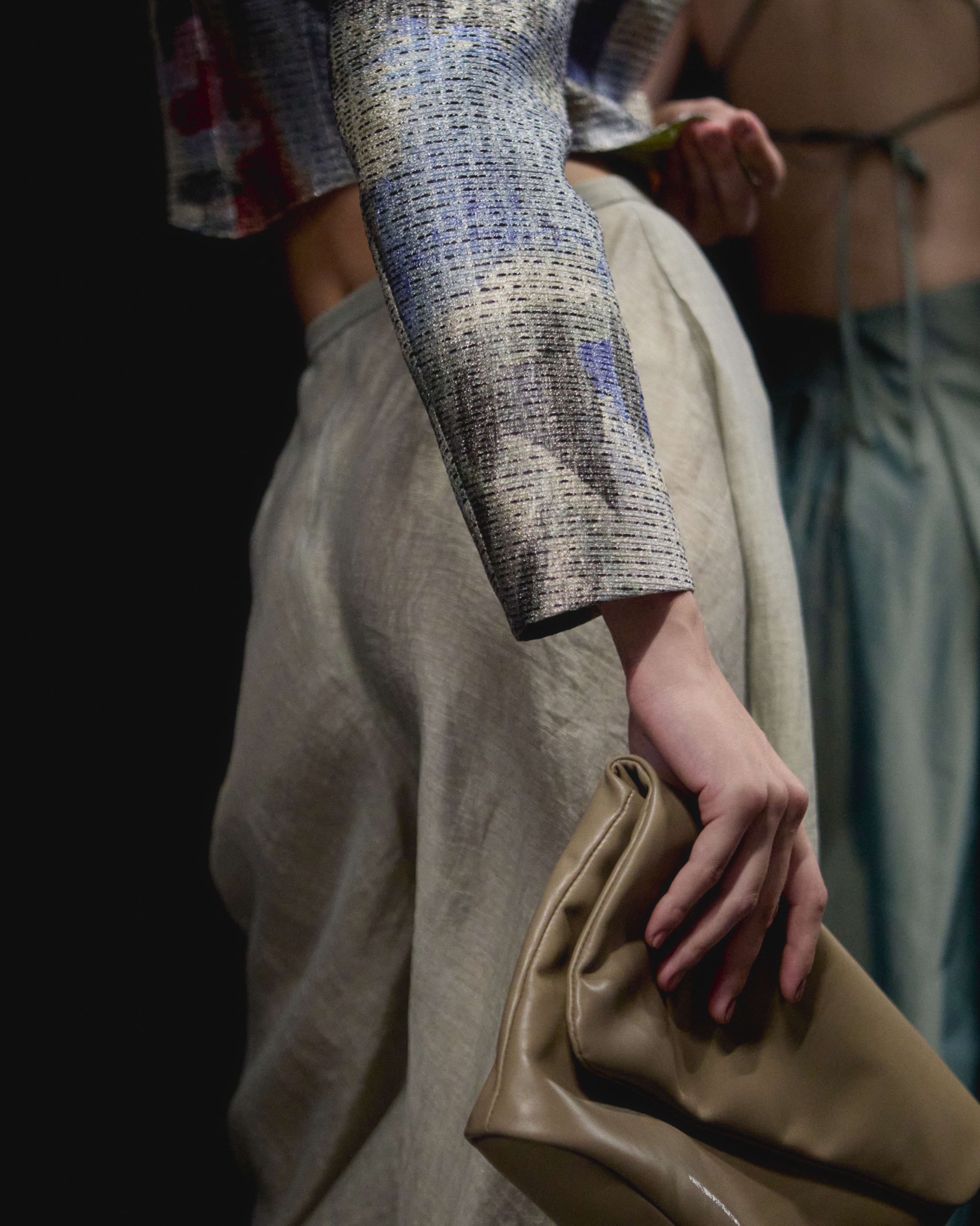 EA_SS25_Woman_Backstage_23