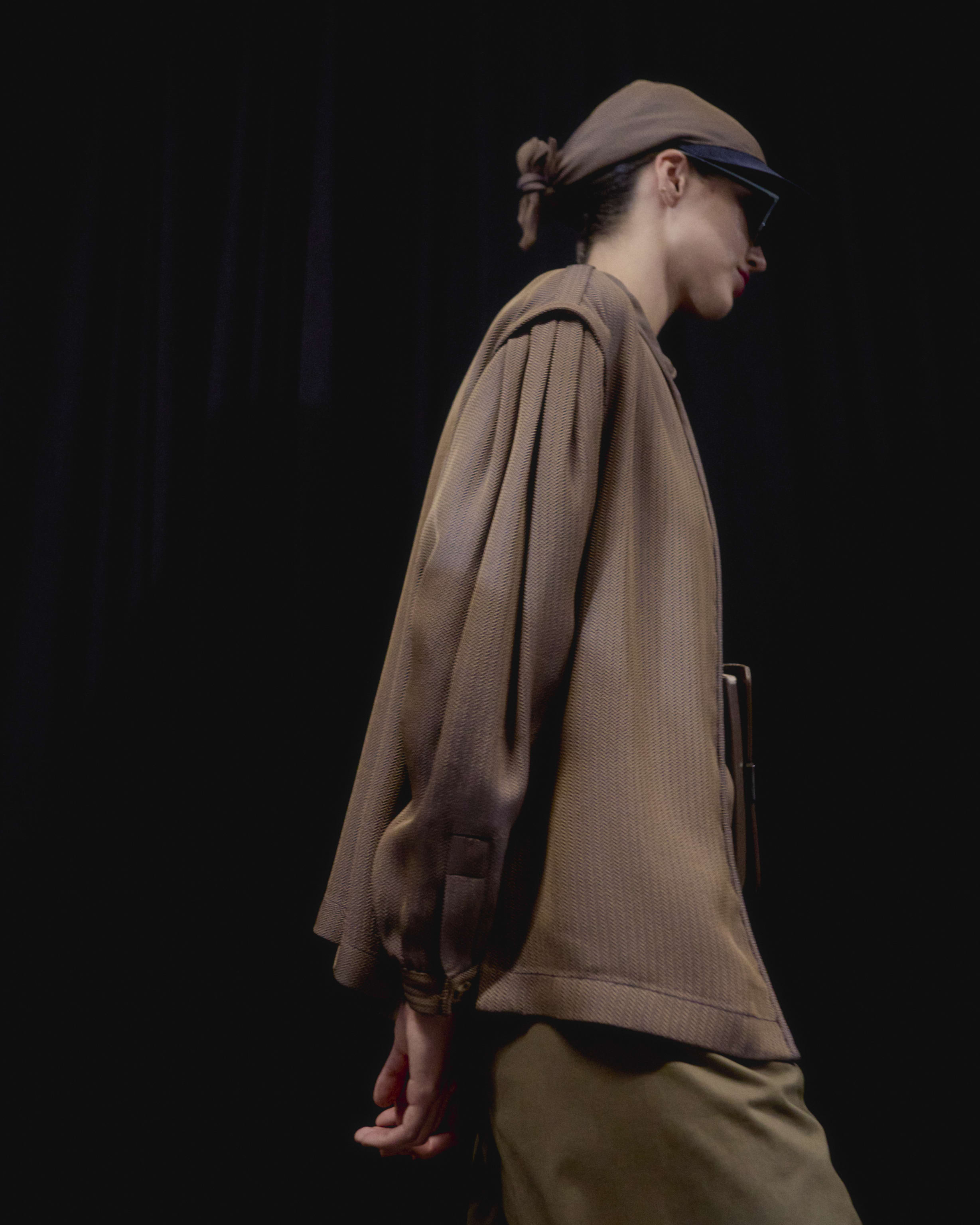 EA_SS25_Woman_Backstage_24