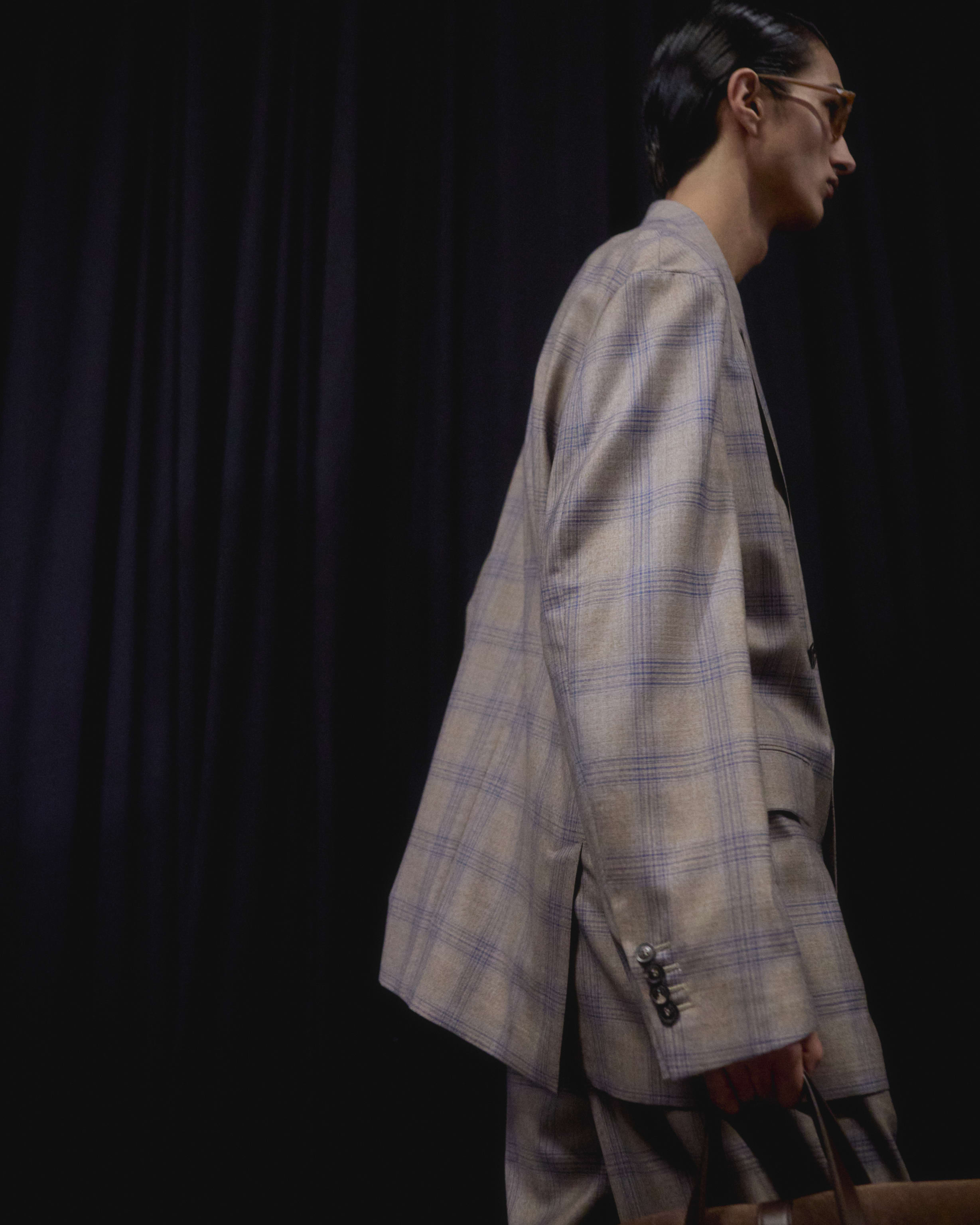 EA_SS25_Woman_Backstage_25