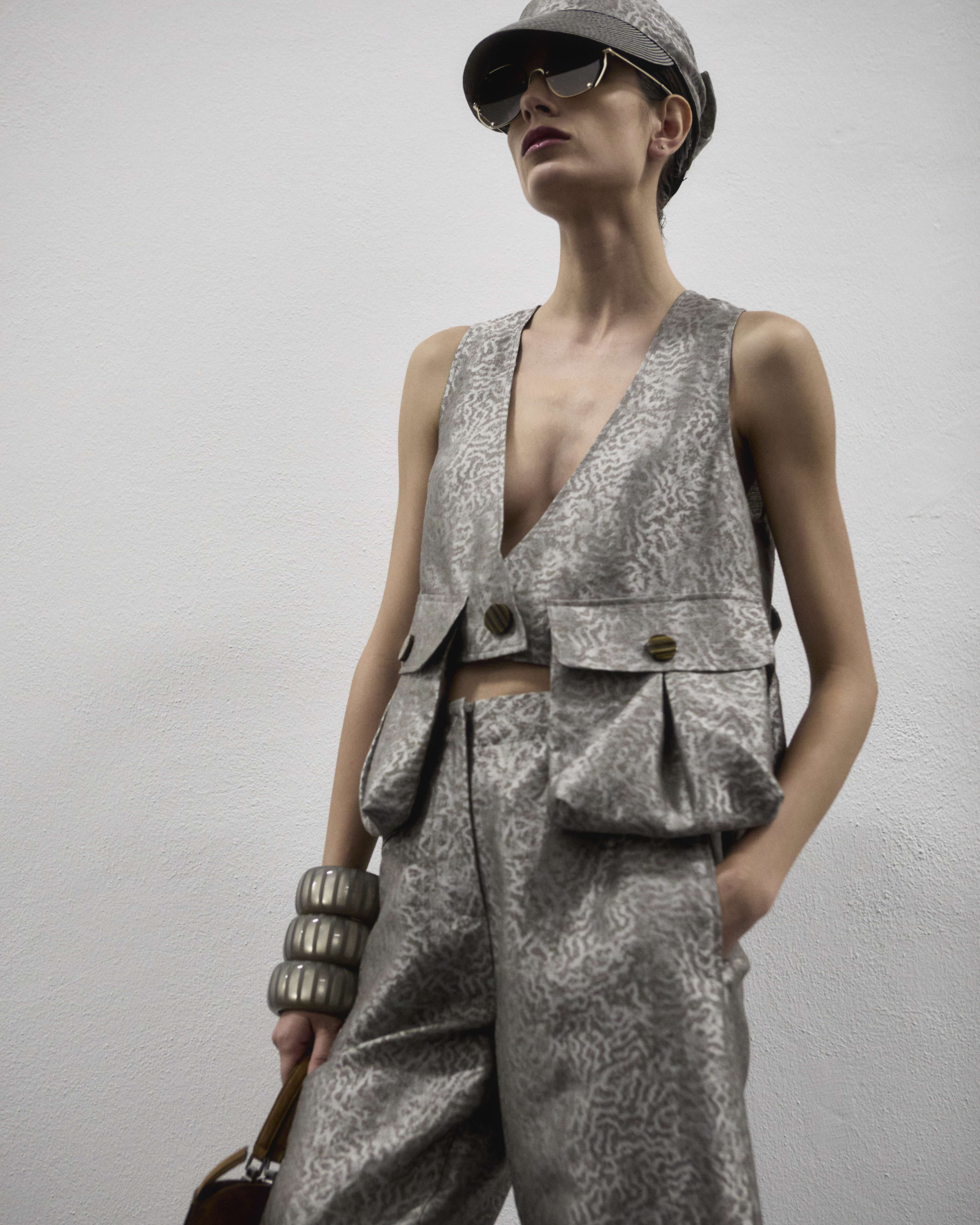 EA_SS25_Woman_Backstage_37
