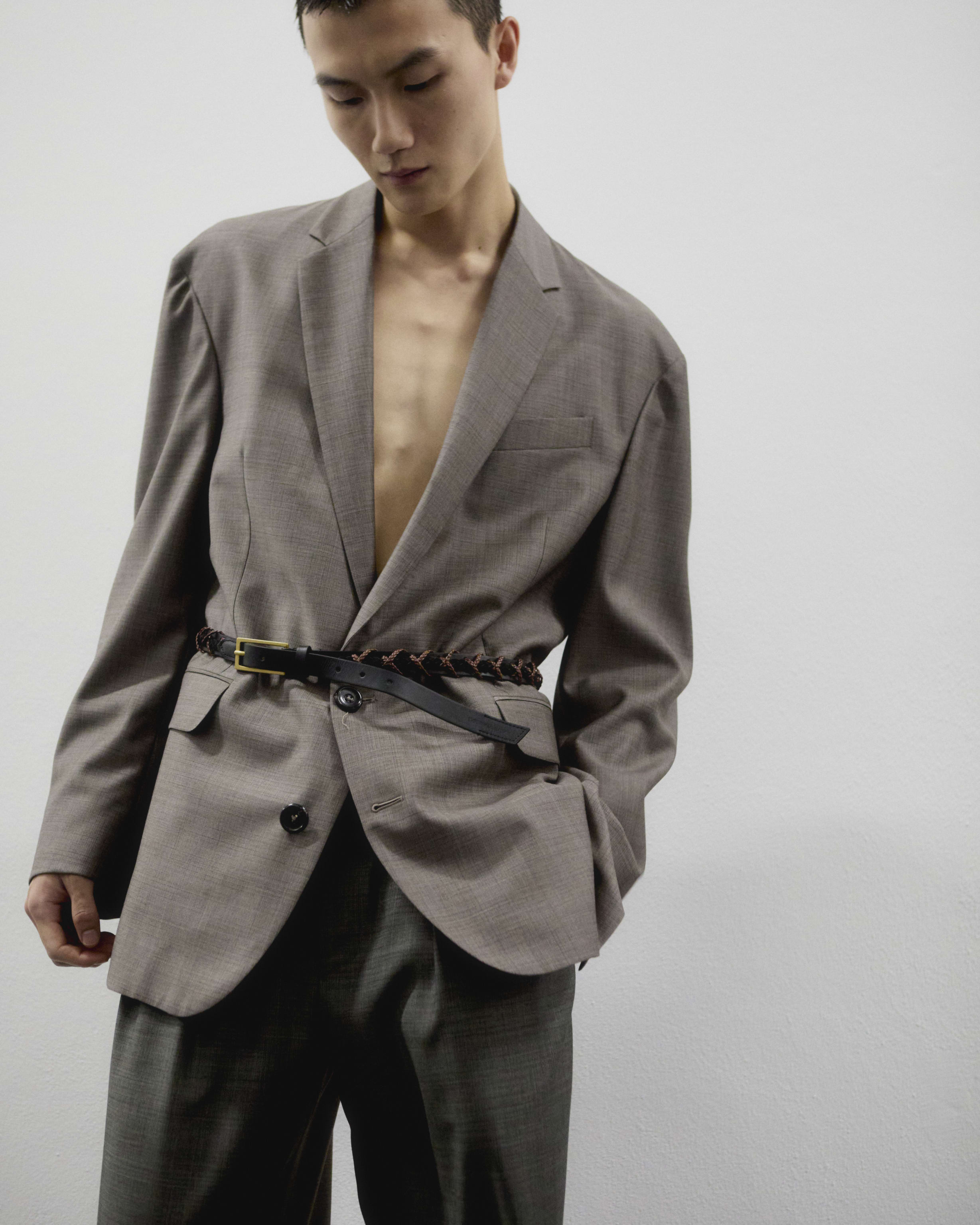 EA_SS25_Woman_Backstage_38