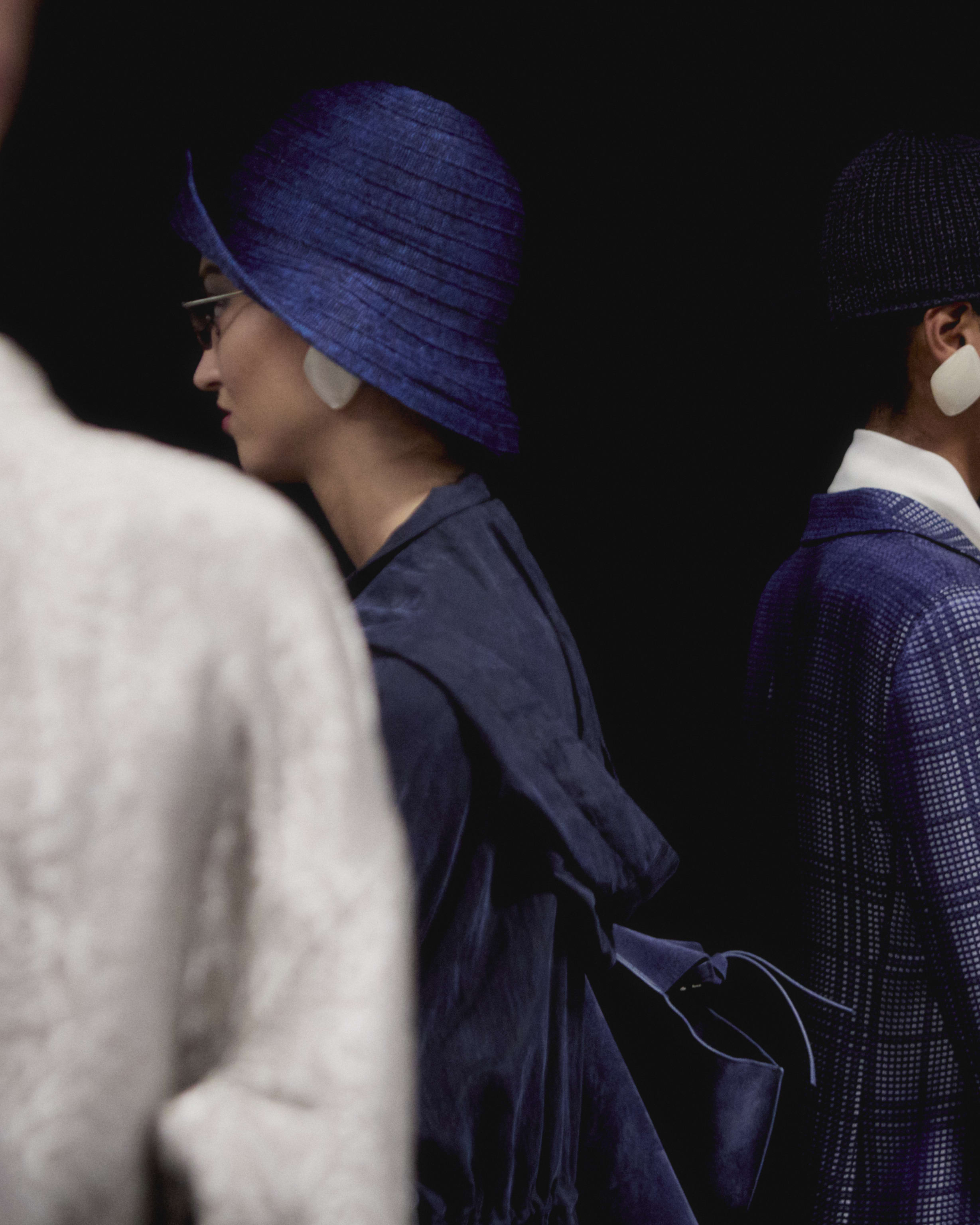 EA_SS25_Woman_Backstage_41