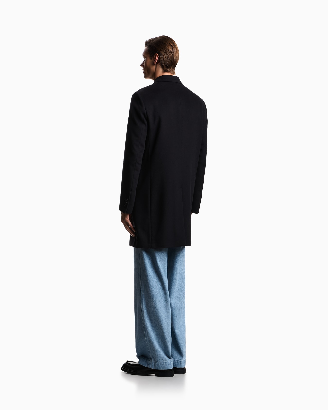 Coat with lapels in beaver cashmere Slide 2
