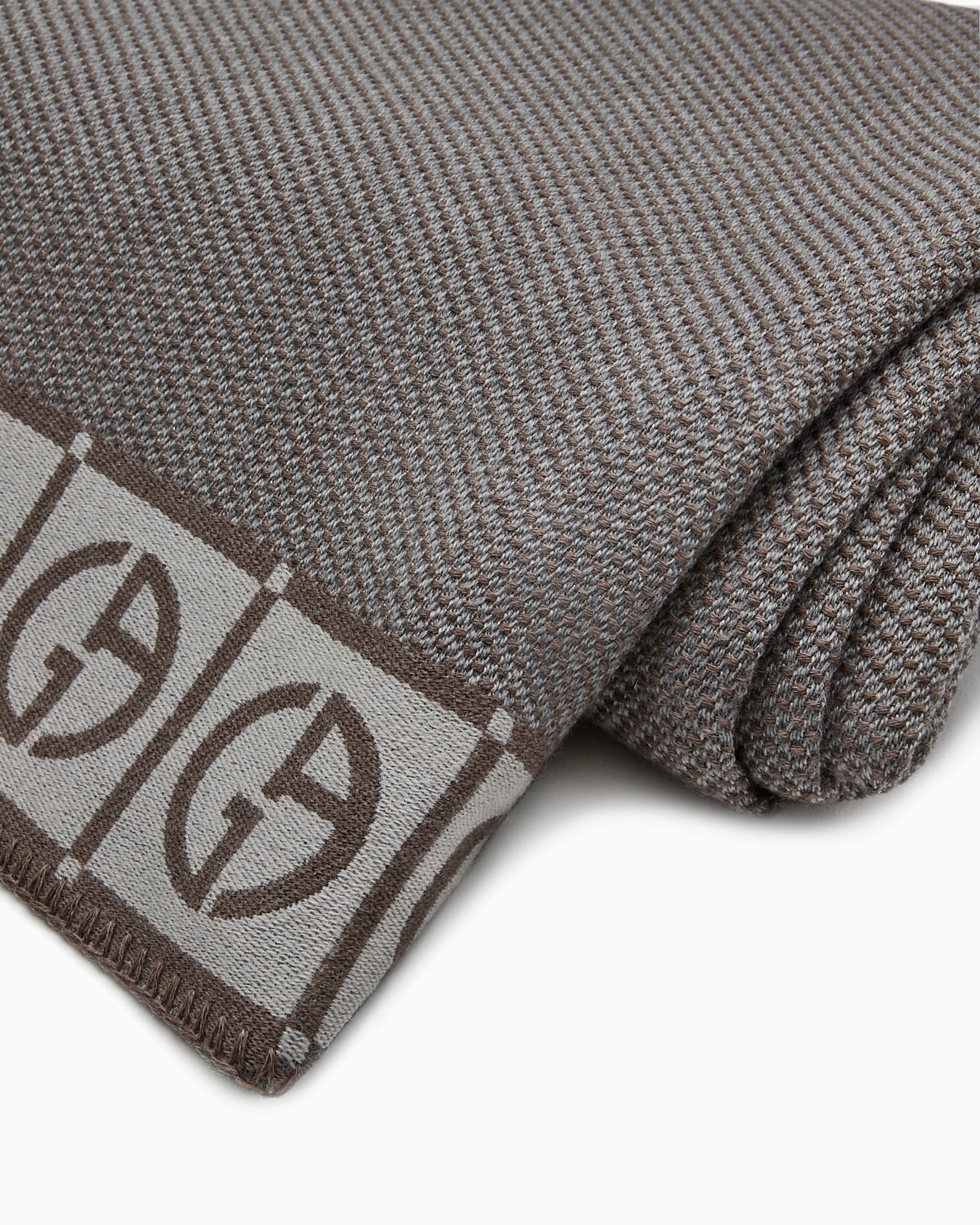 EDITORE Plaid  Slide 2