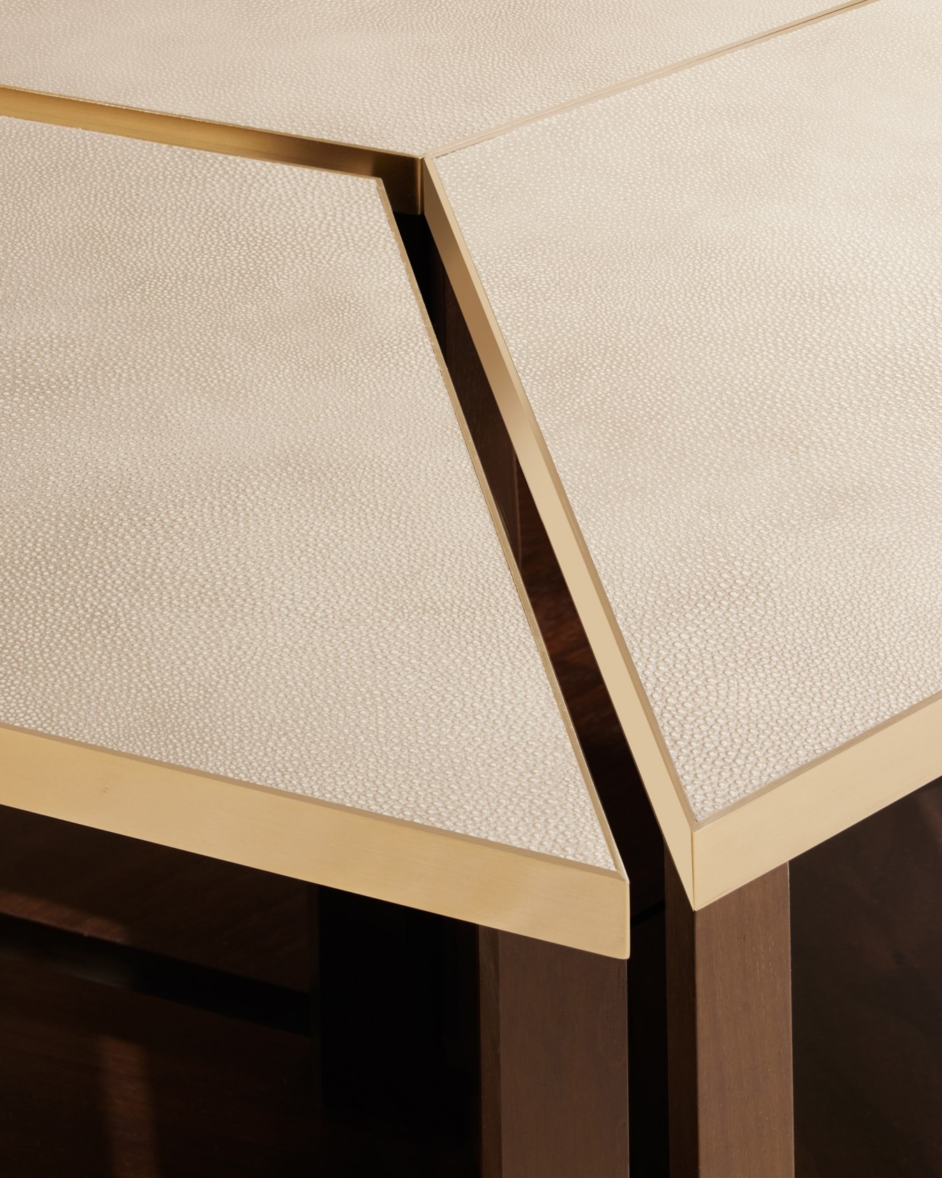 LINK Set of small tables Slide 2