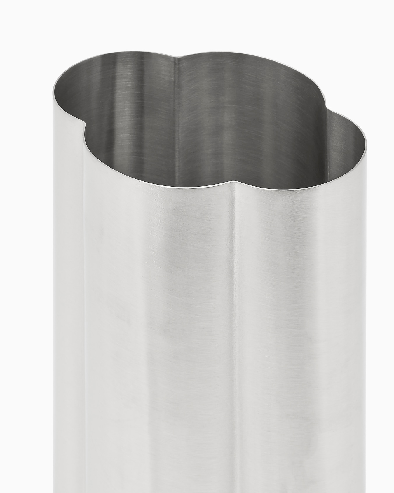 MOVE METAL OVAL VASE Slide 1