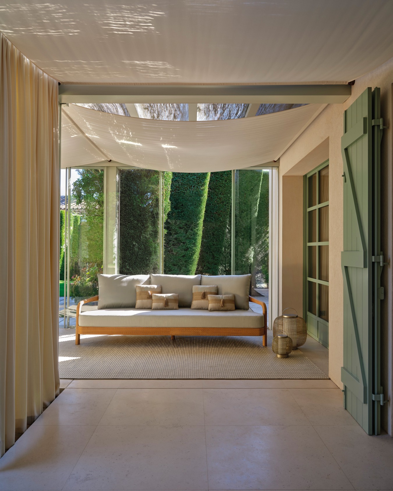 TABAH OUTDOOR CUSHION Slide 5