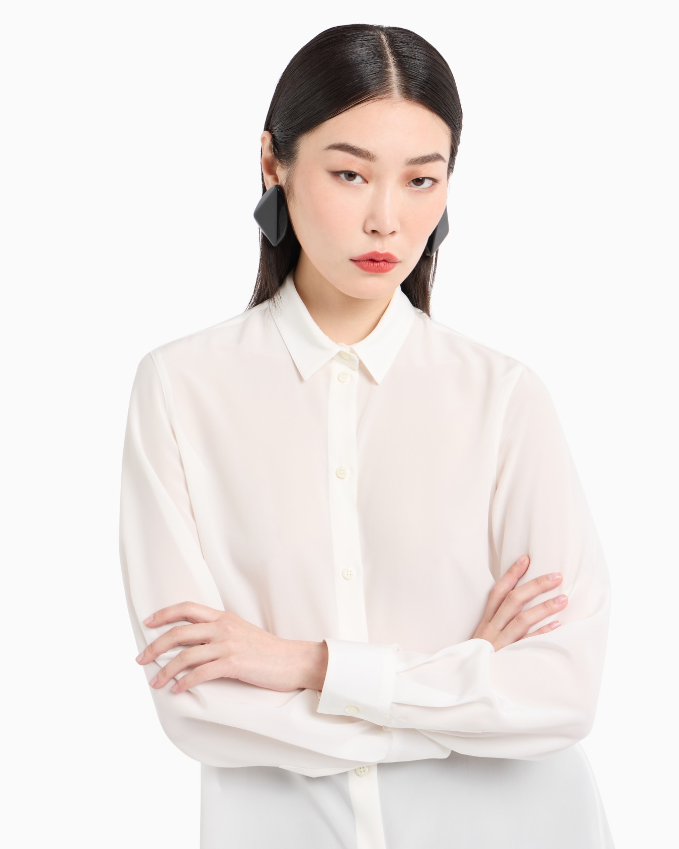 Silk crêpe-de-Chine shirt with pleated back Slide 4