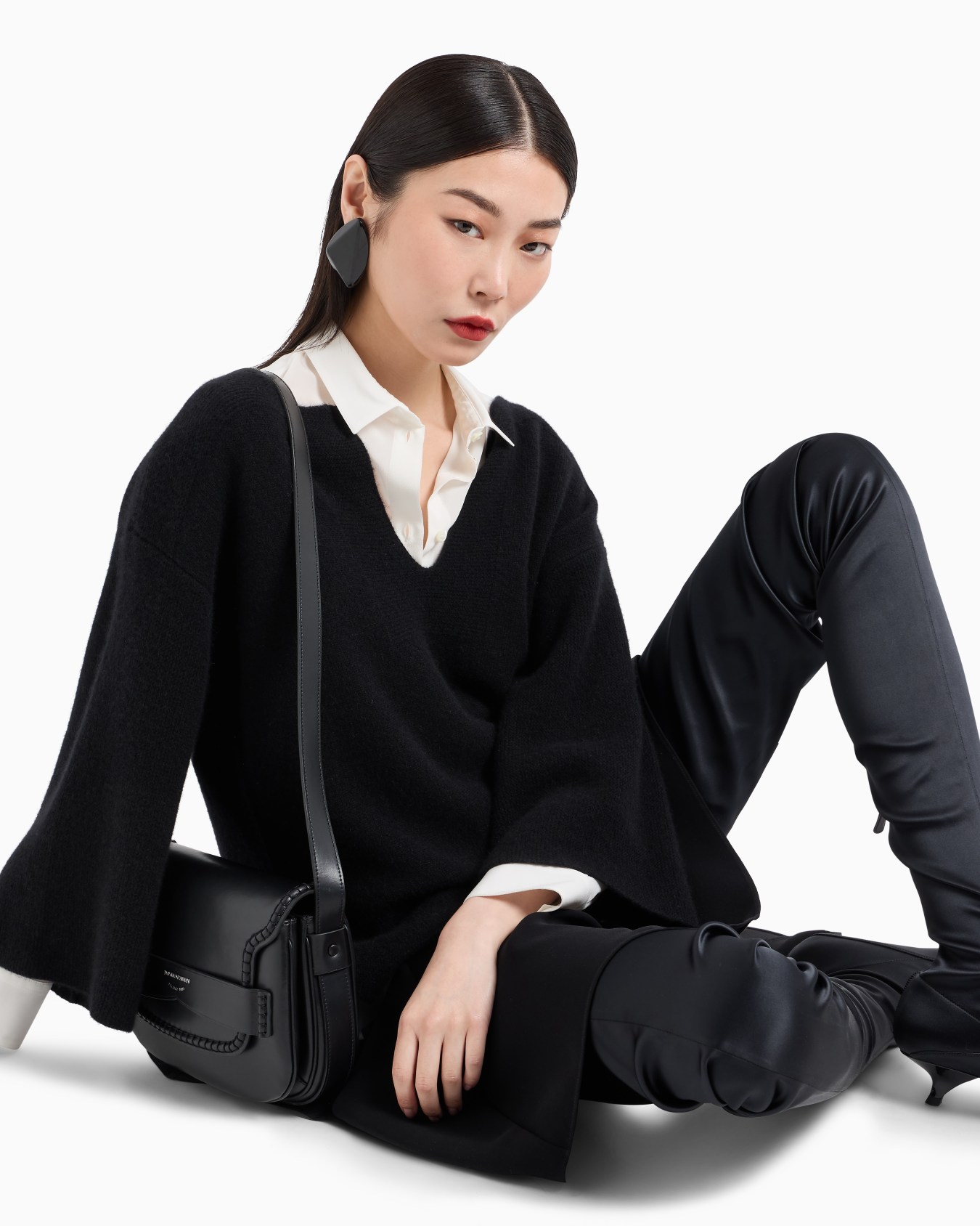 Silk crêpe-de-Chine shirt with pleated back Slide 5