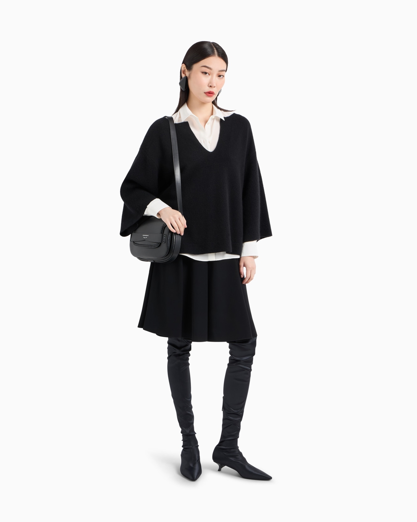 Silk crêpe-de-Chine shirt with pleated back Slide 1