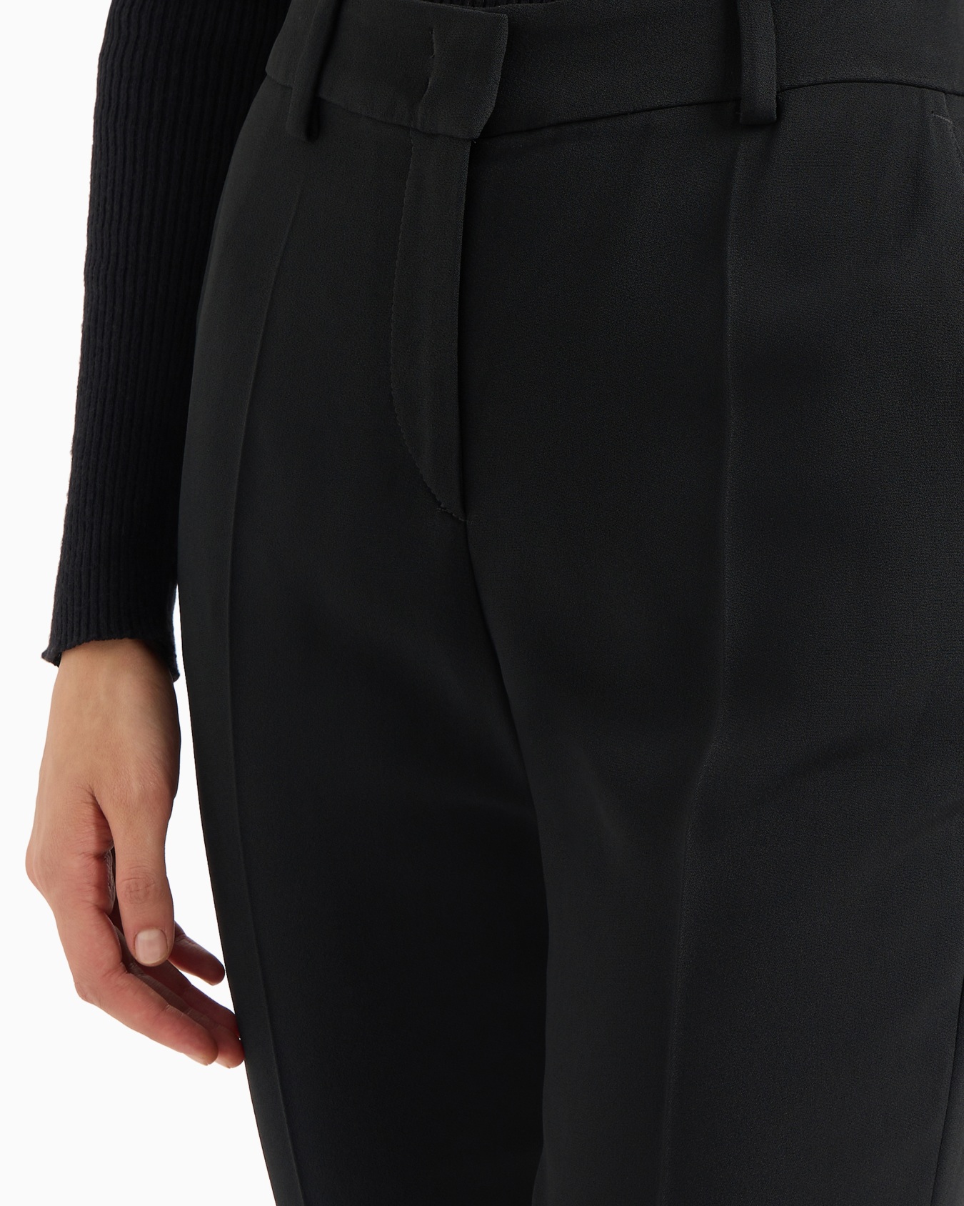 Pantaloni con passanti e nervatura in cady crepe Slide 4
