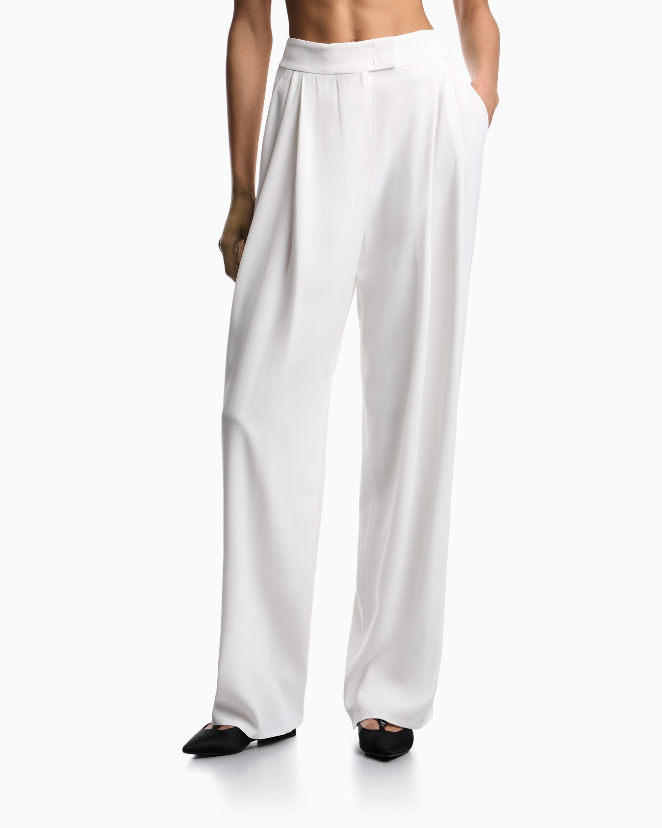 Pantaloni palazzo con pinces in envers satin Slide 3