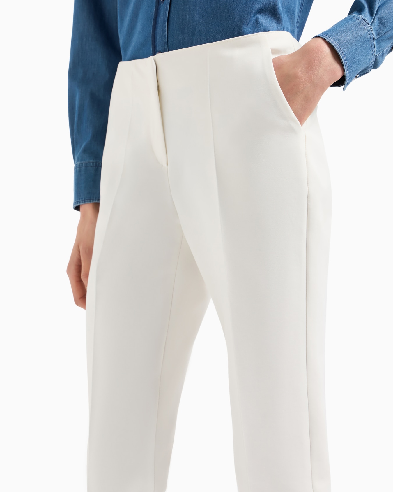 Stretch gabardine 7/8 trousers Slide 4