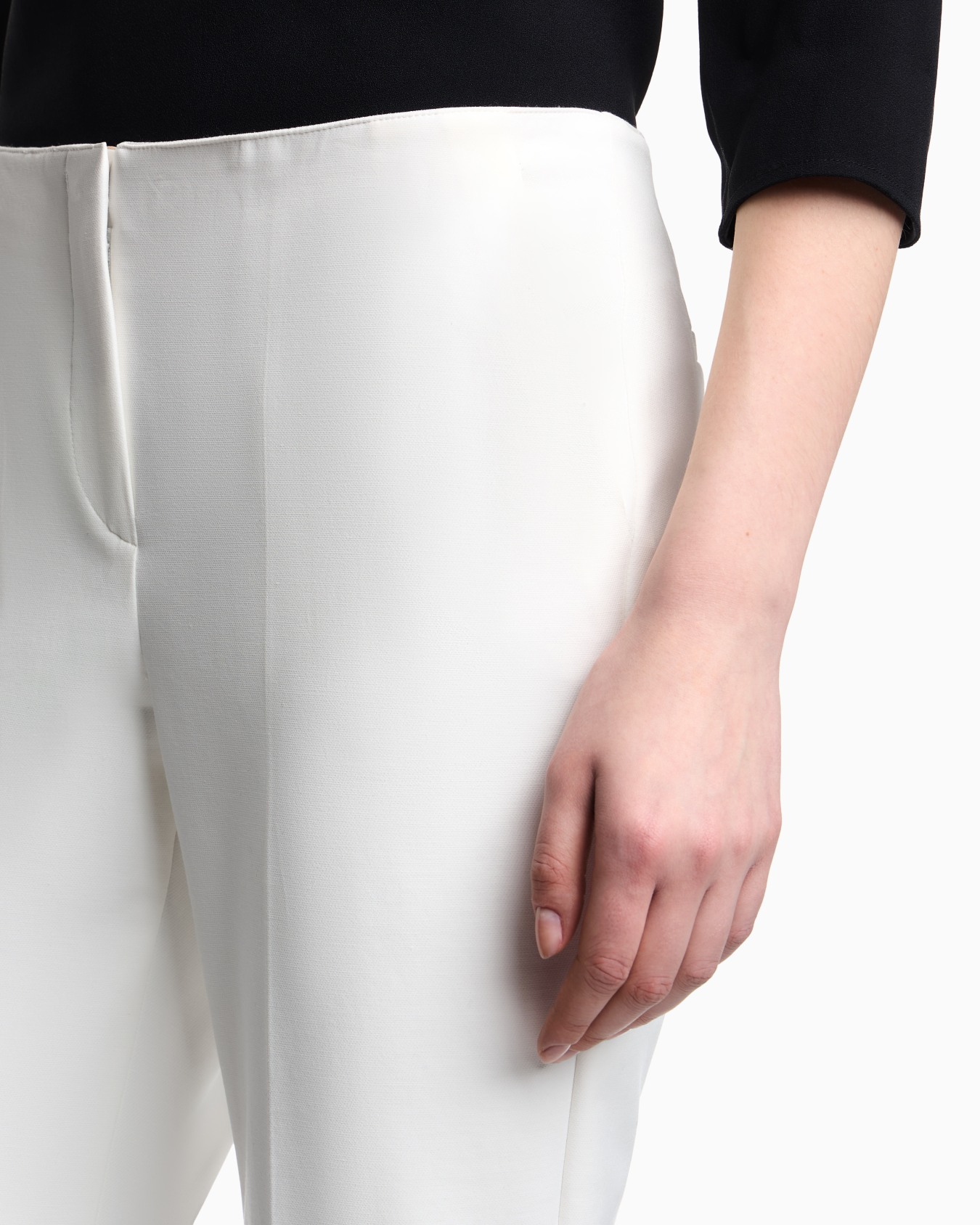 Stretch gabardine 7/8 trousers Slide 6