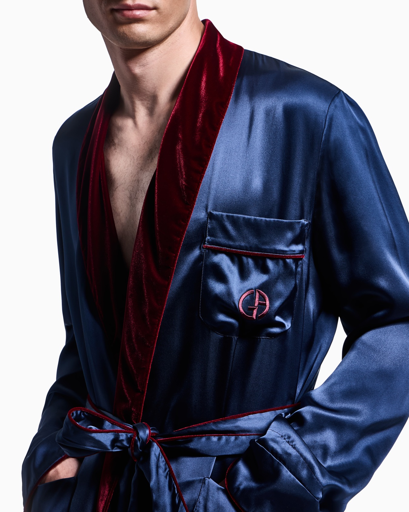 Monogrammed silk dressing gown Slide 4