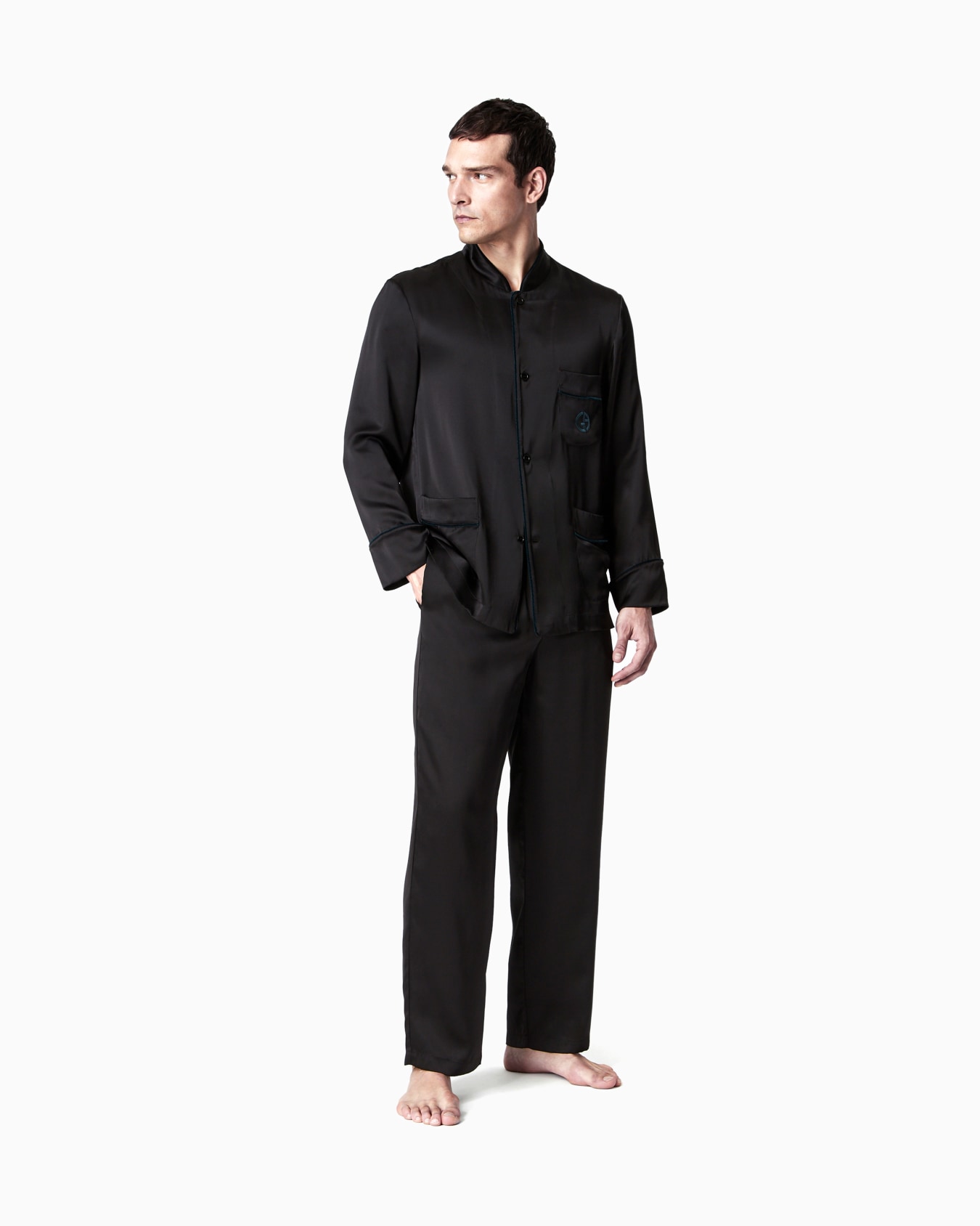Pijama de seda con monograma Diapositiva 1