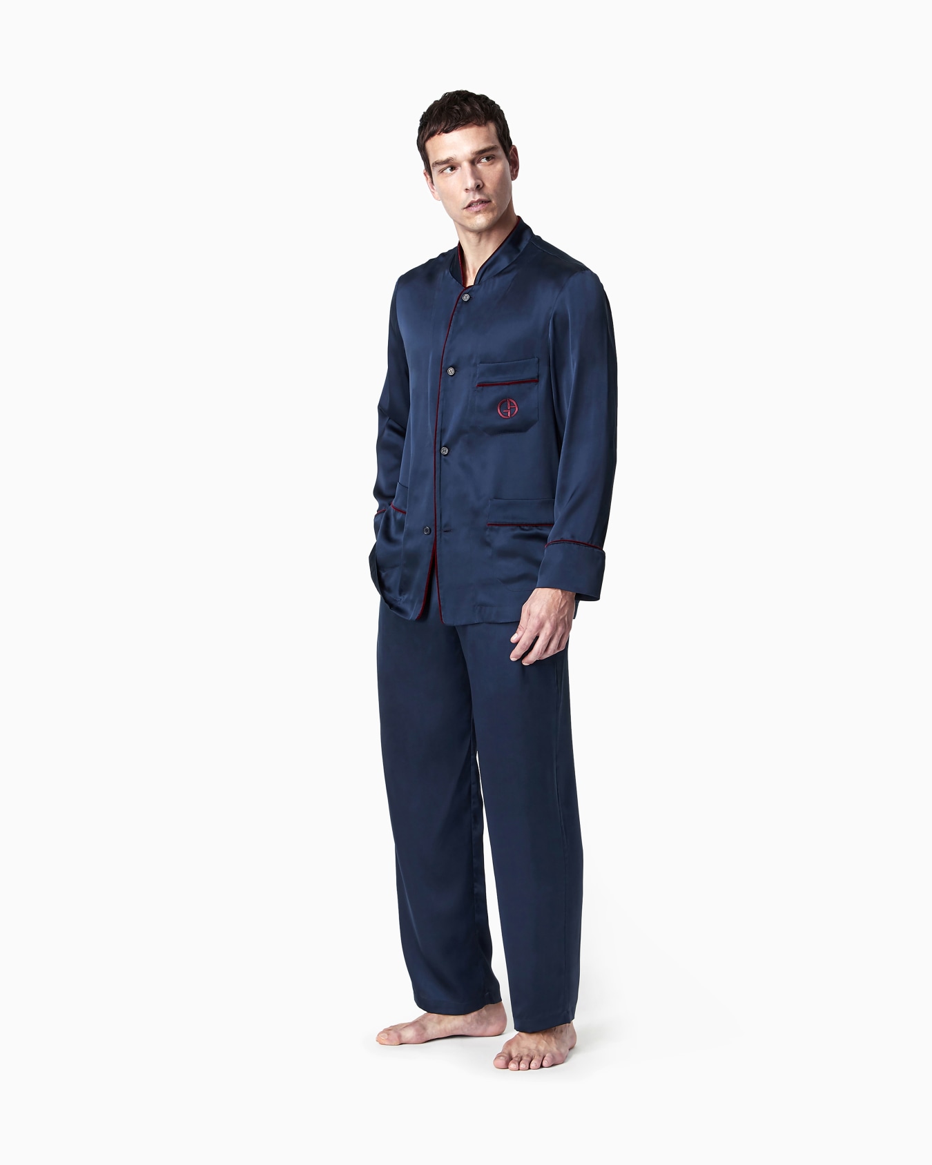 Pijama de seda con monograma Diapositiva 1