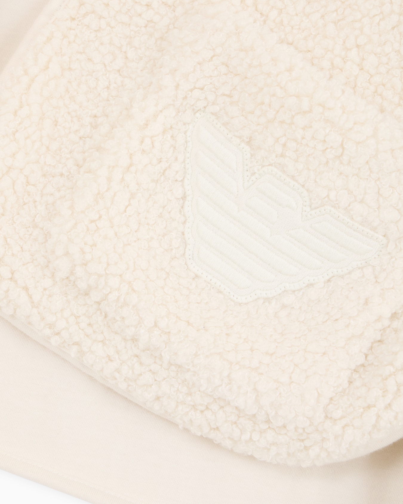 Loungewear gilet in teddy-effect fabric with eagle patch Slide 3