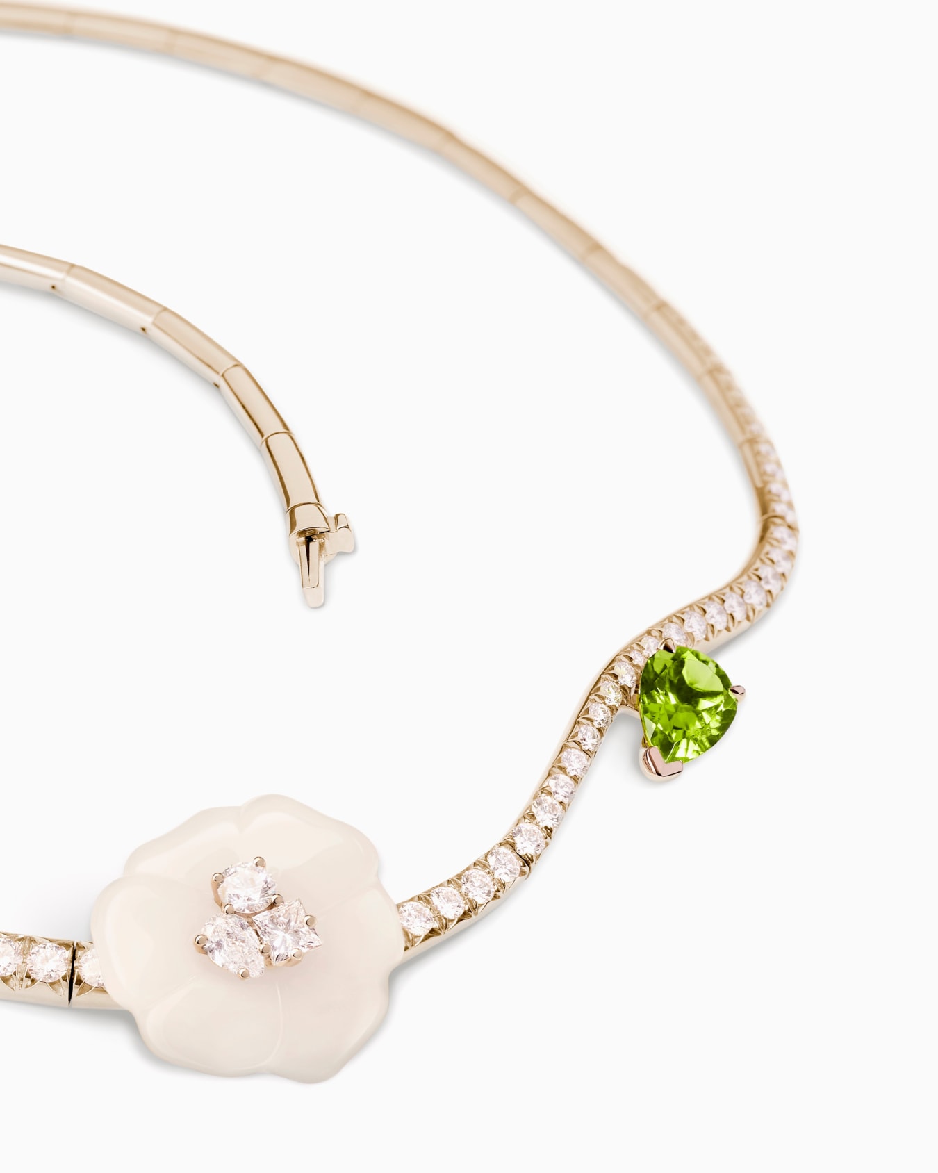 Blanche choker necklace in 18k gold, diamond, white agate and peridot Slide 1