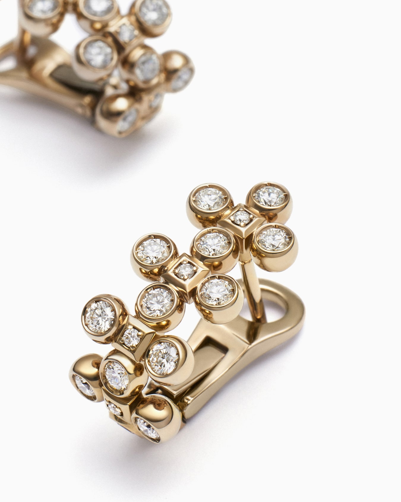 Gioia earrings in 18k gold and diamonds Slide 1