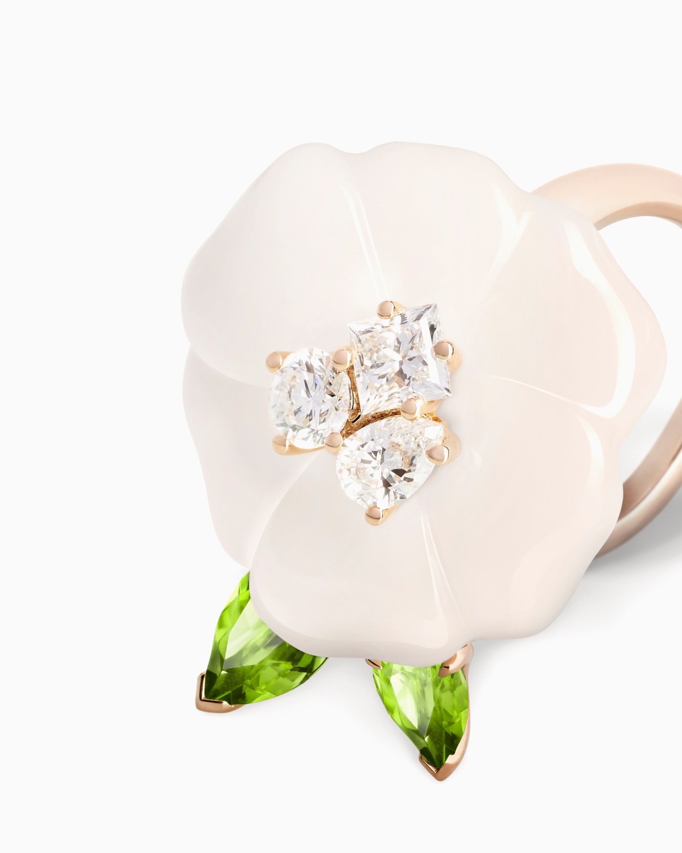 Blanche ring in 18k gold, diamond, white agate and peridot Slide 1