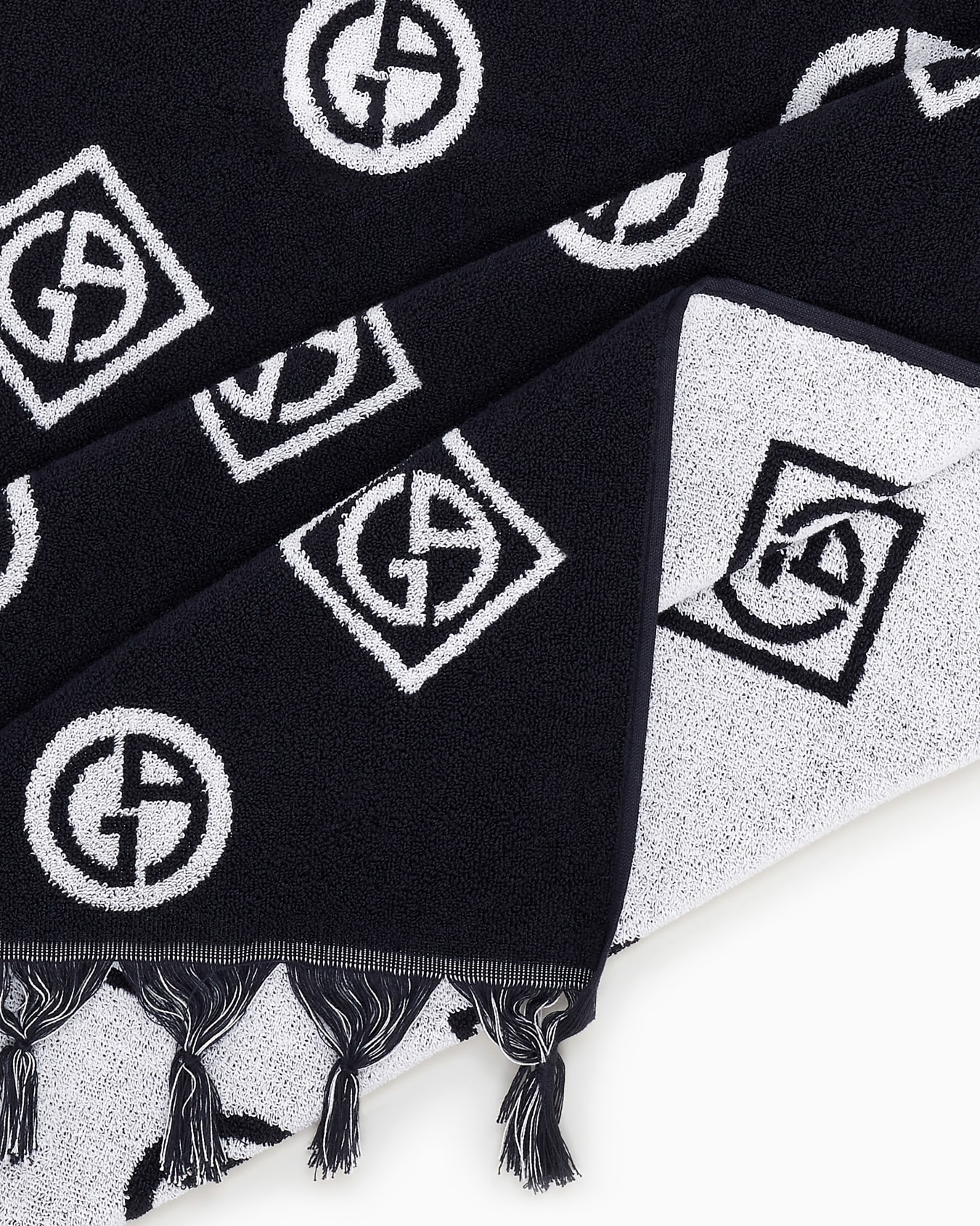 Cotton beach towel with an all-over jacquard motif Slide 1