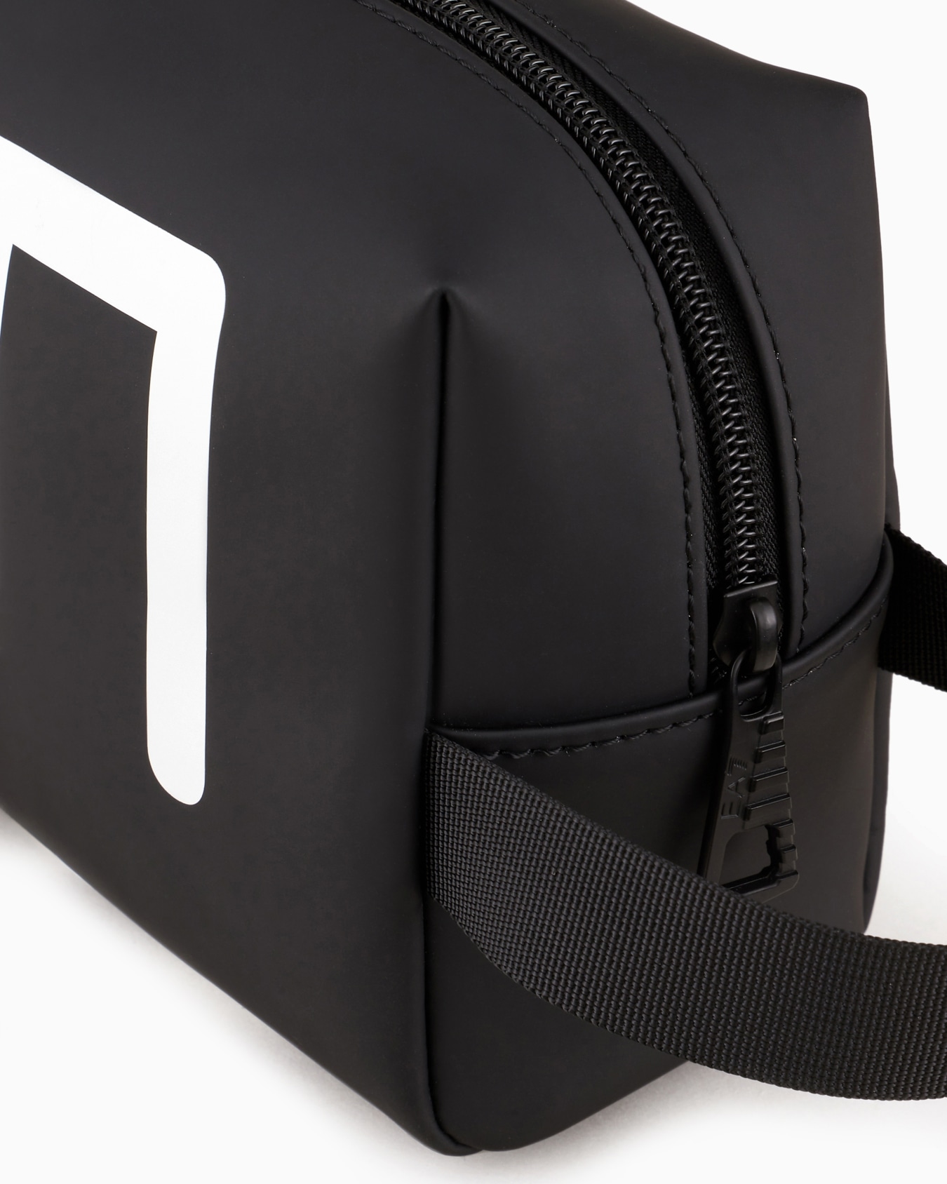 Washbag with oversized logo Slide 3