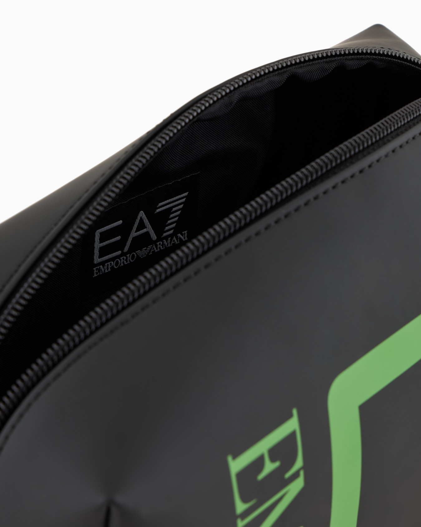Washbag with oversized logo Slide 3
