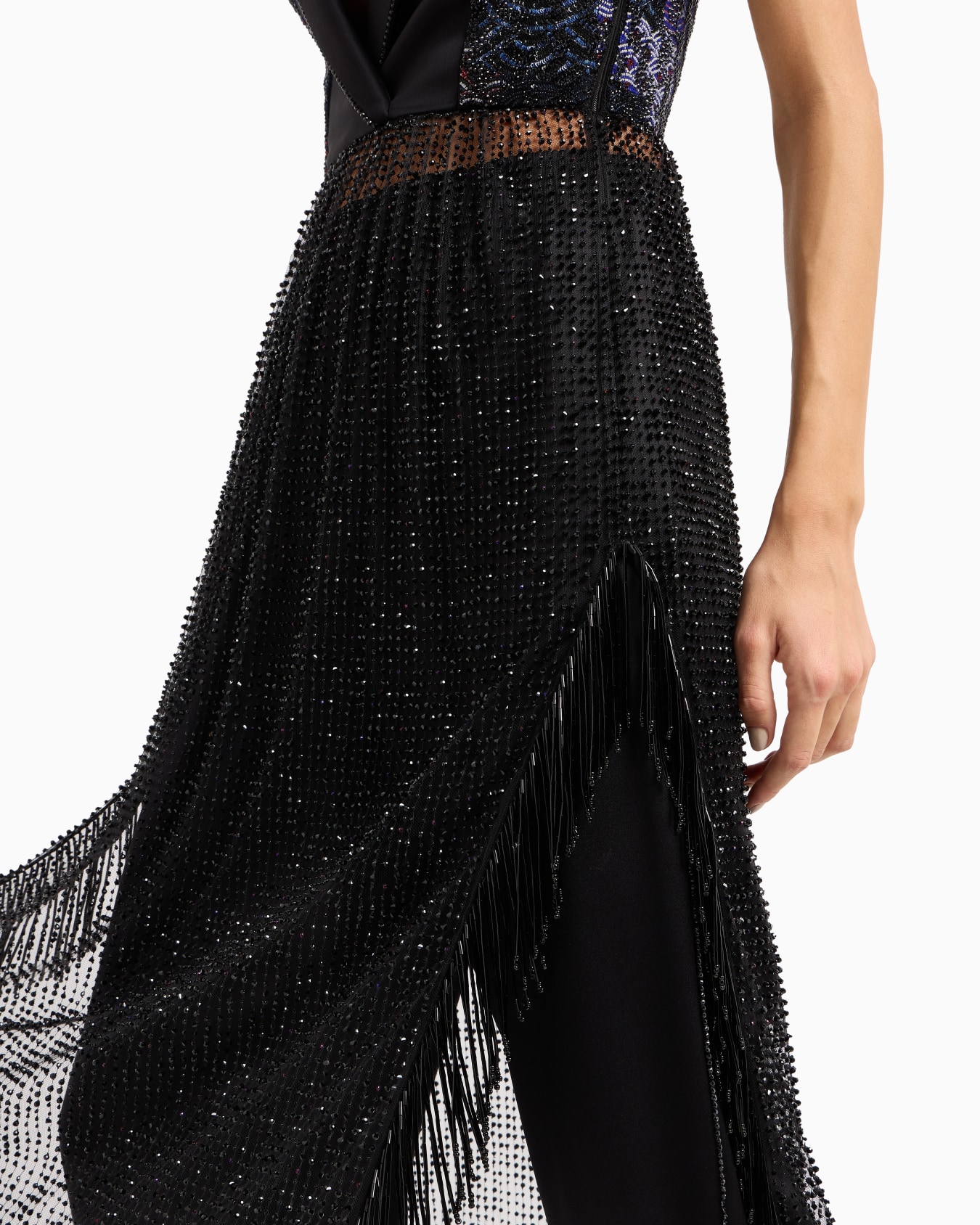 Dress with lapels and embroidered skirt Slide 5