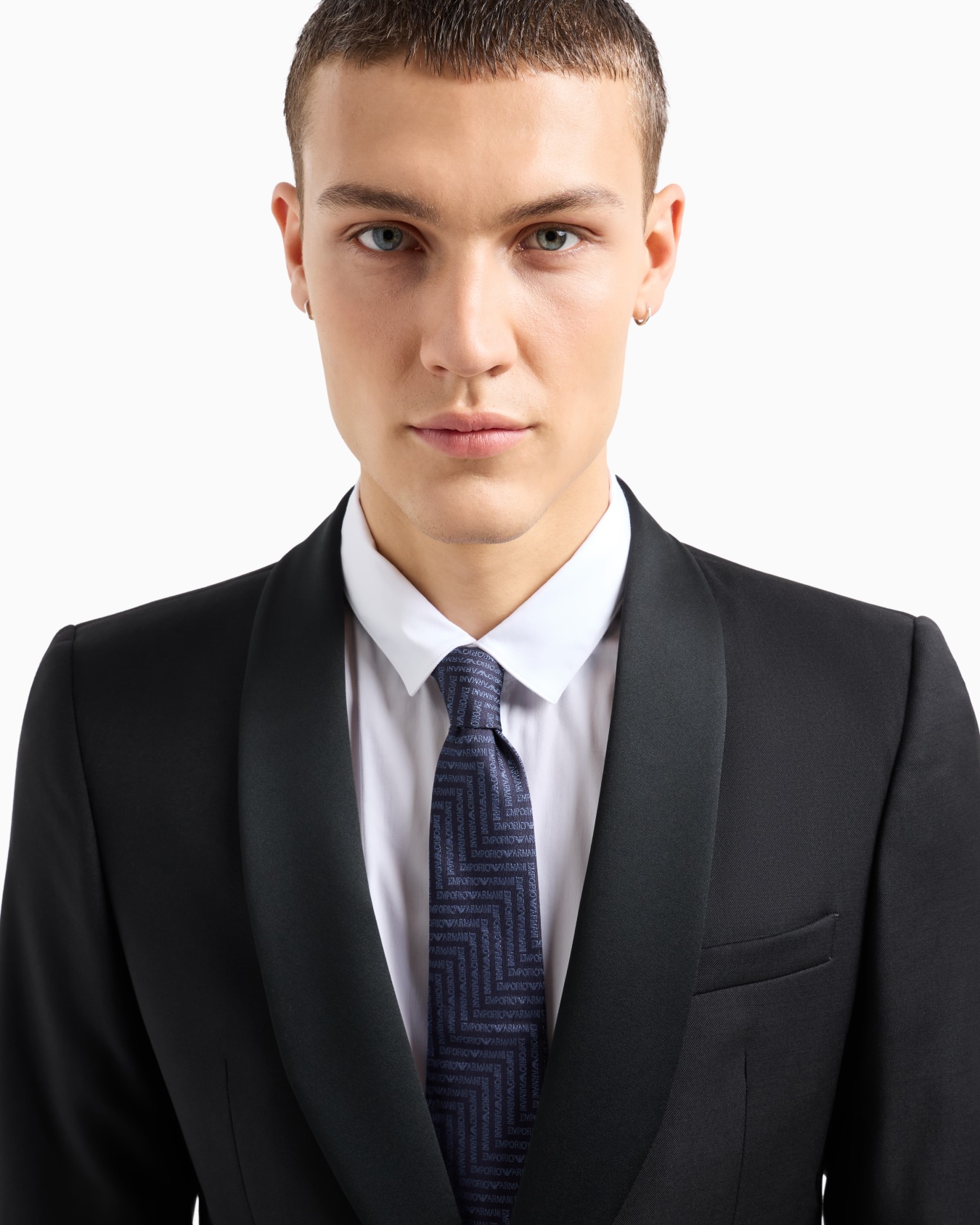 Cravatta in pura seta con lettering jacquard motivo chevron Slide 2