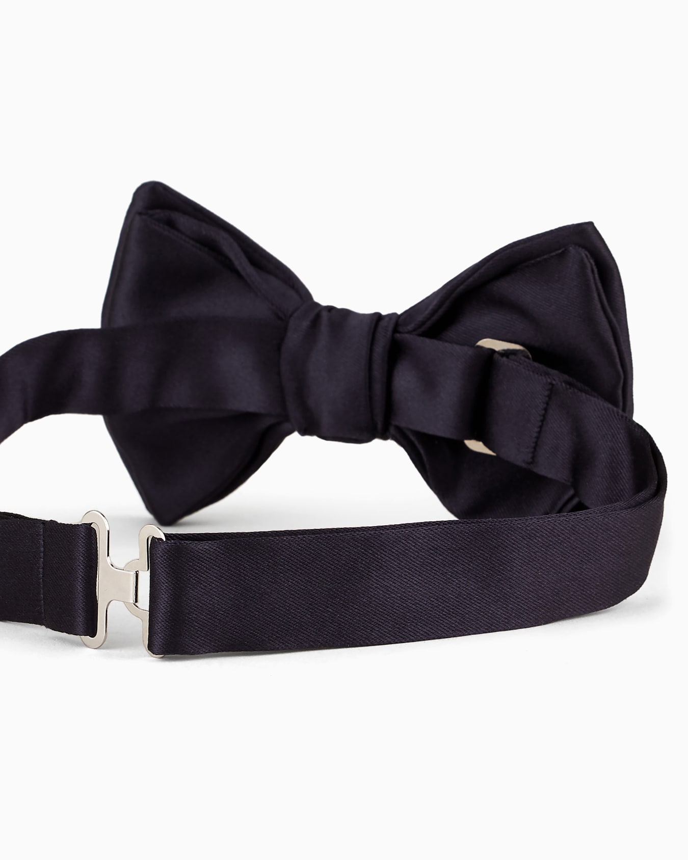 Pure silk knotted bow tie Slide 1
