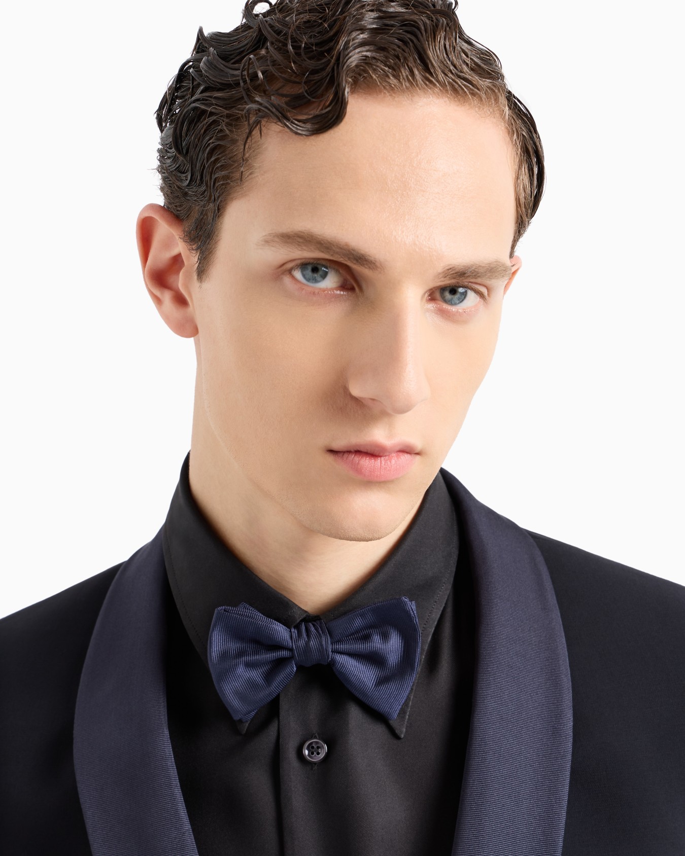 Pure silk knotted bow tie Slide 2