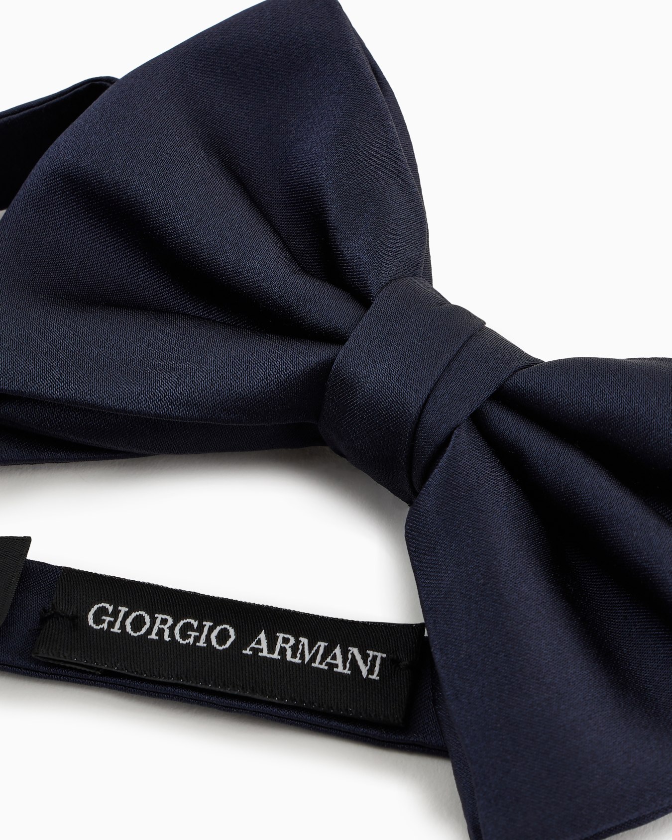 Large silk-blend pre-tied bow tie Slide 1