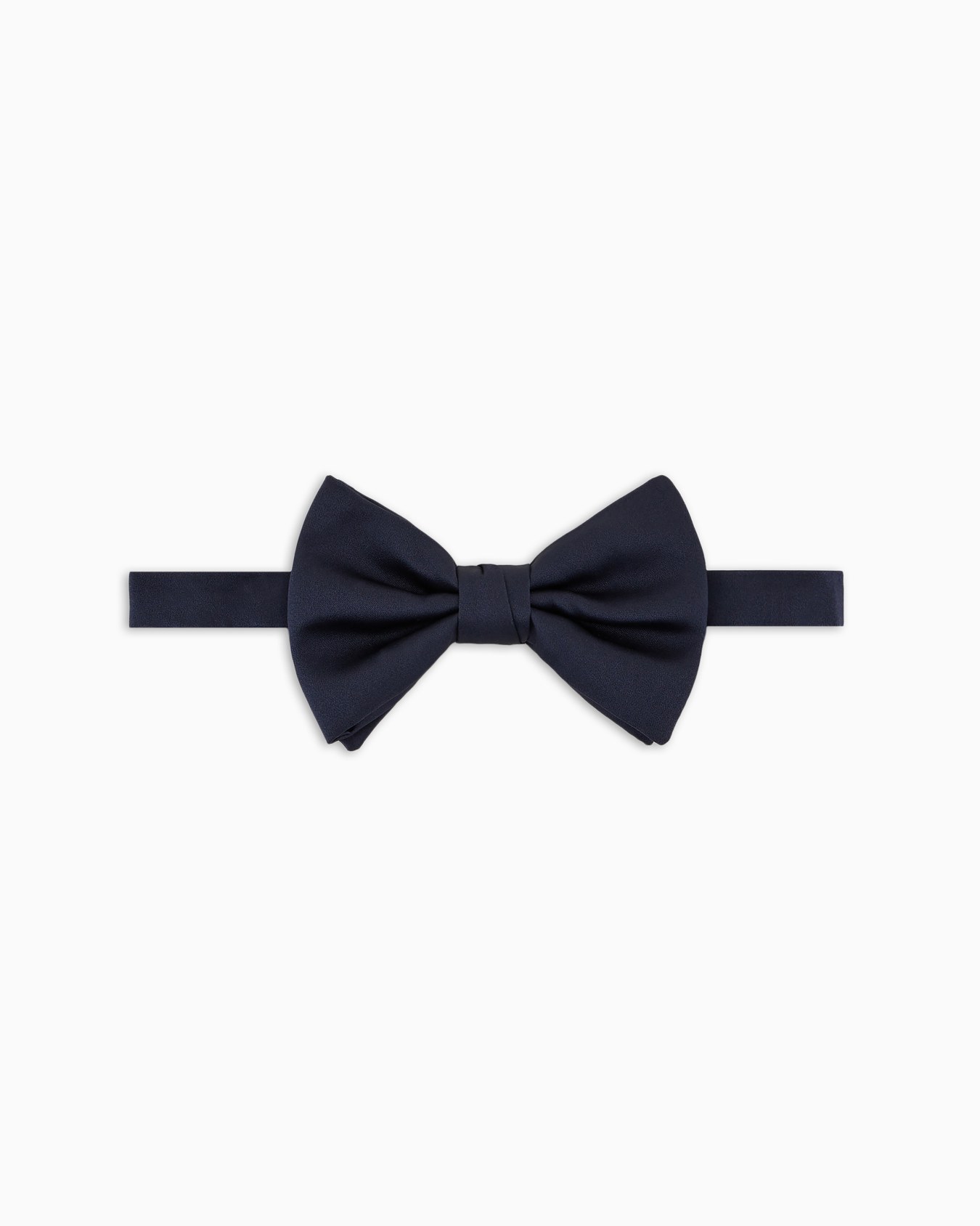 Large silk-blend pre-tied bow tie Slide 0