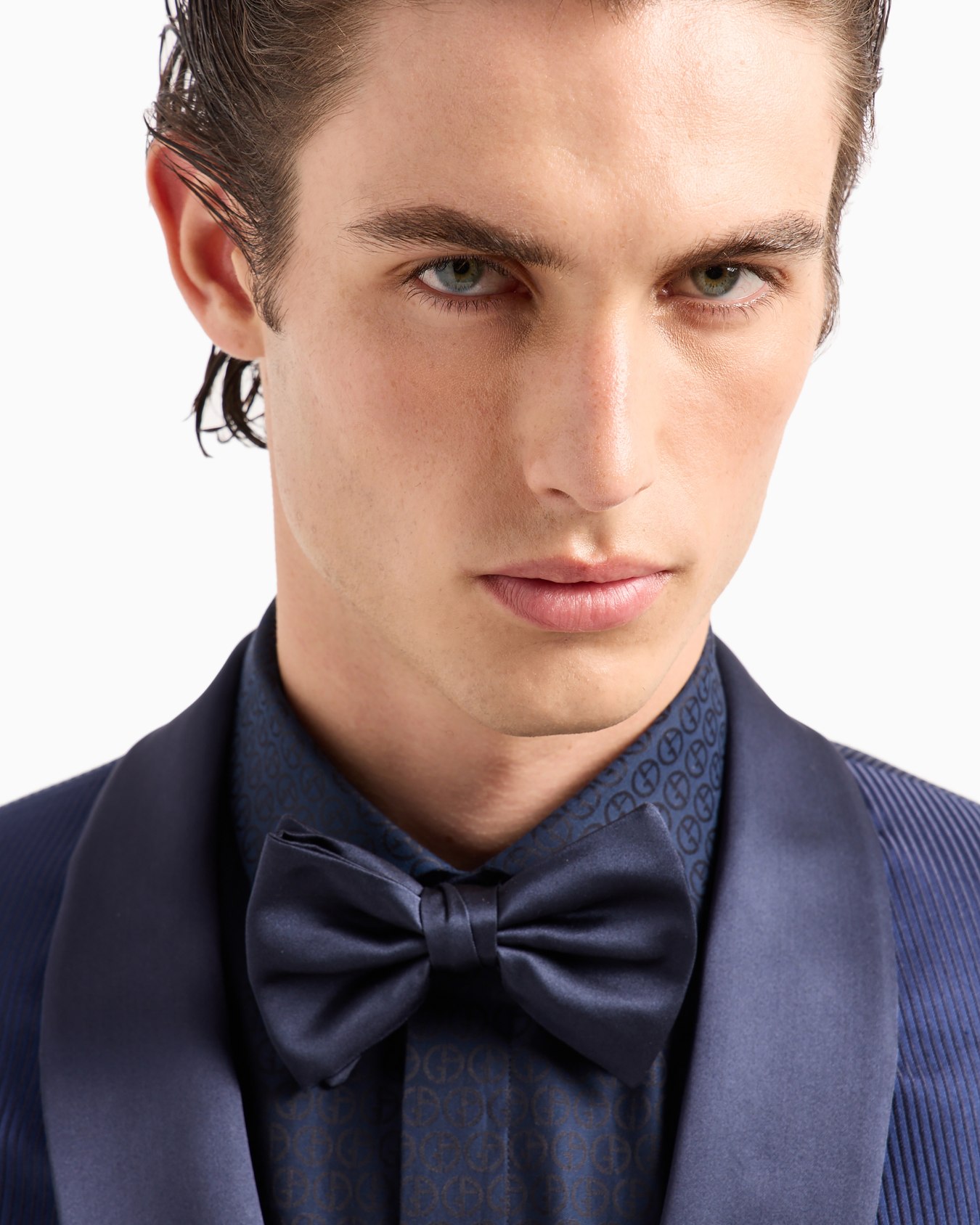 Large silk-blend pre-tied bow tie Slide 2
