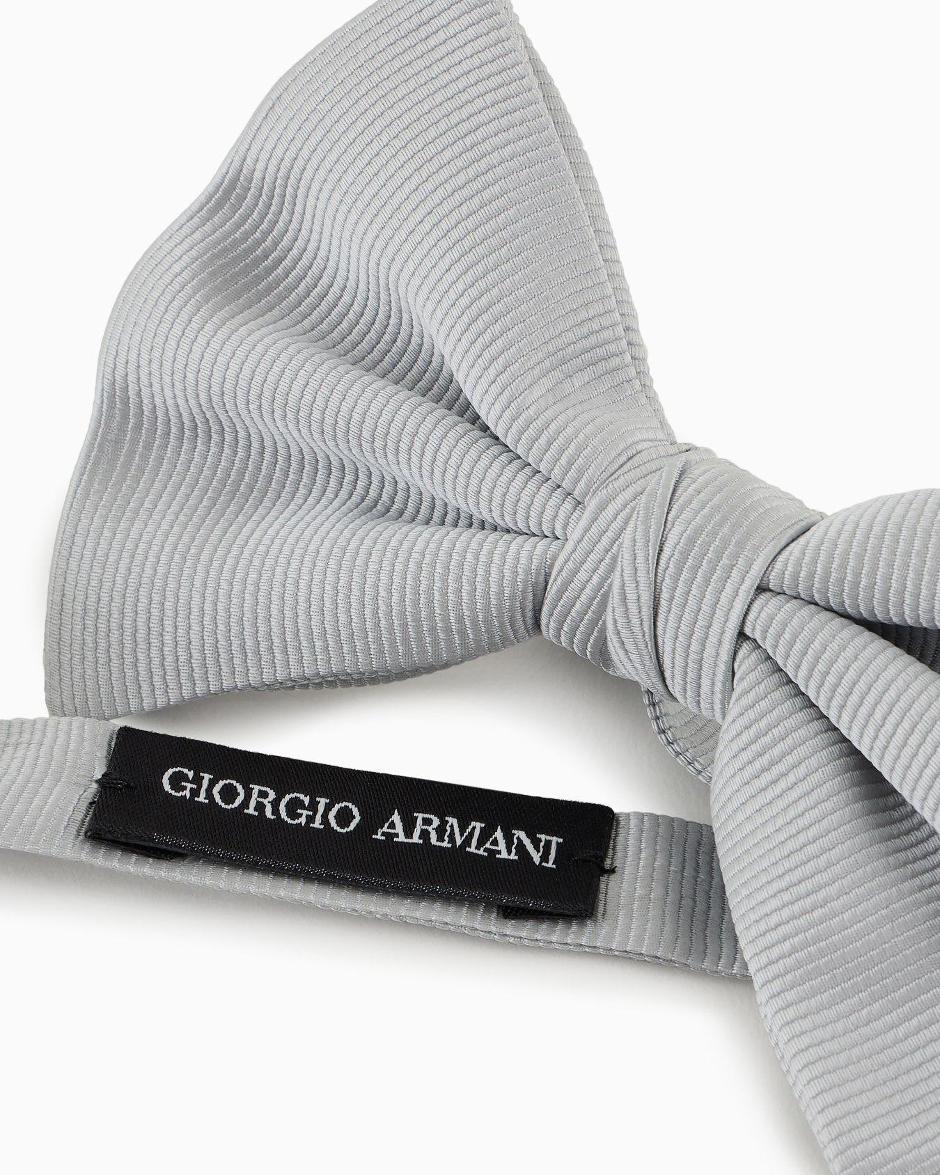 Large silk pre-tied bow tie Slide 1