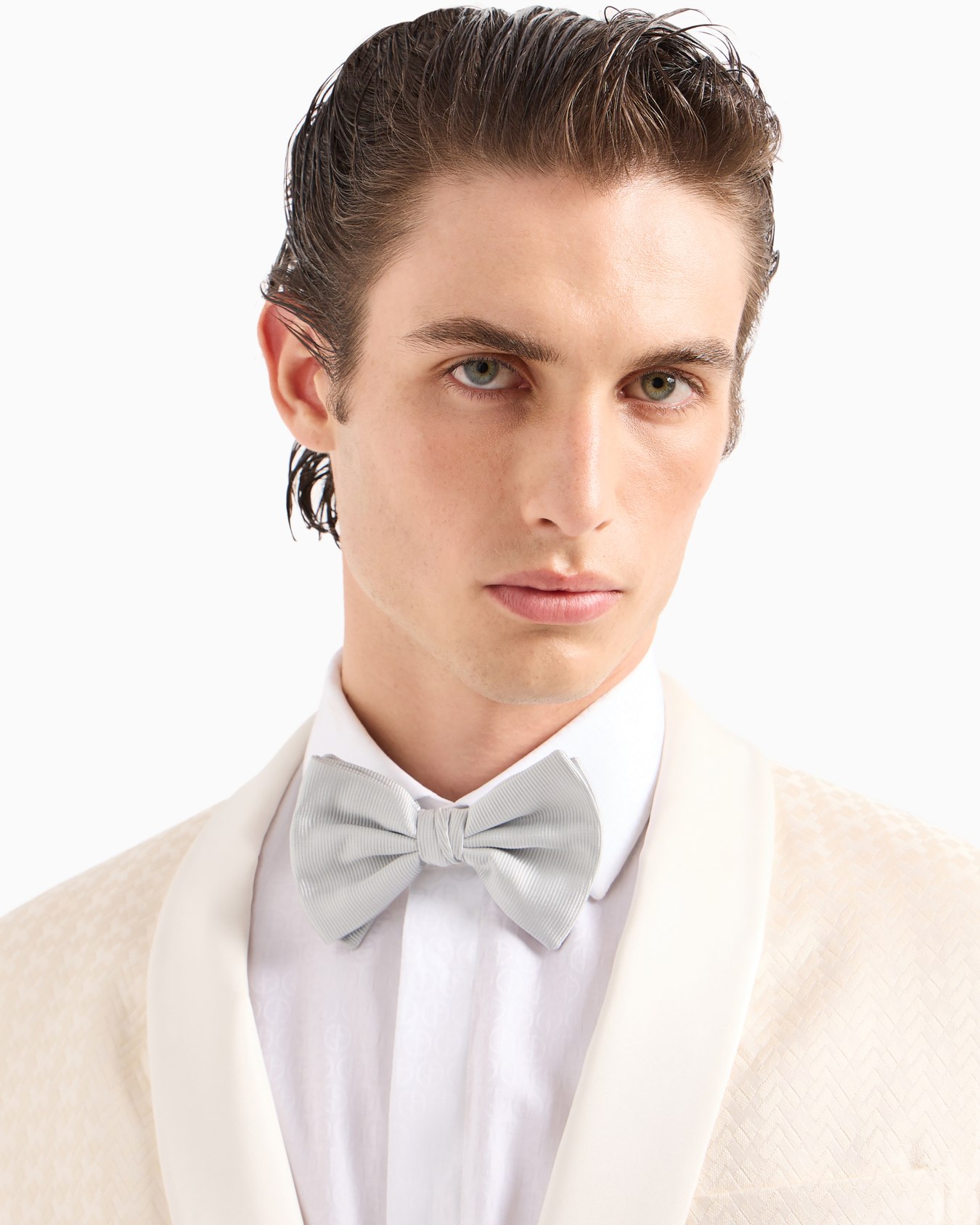 Large silk pre-tied bow tie Slide 2