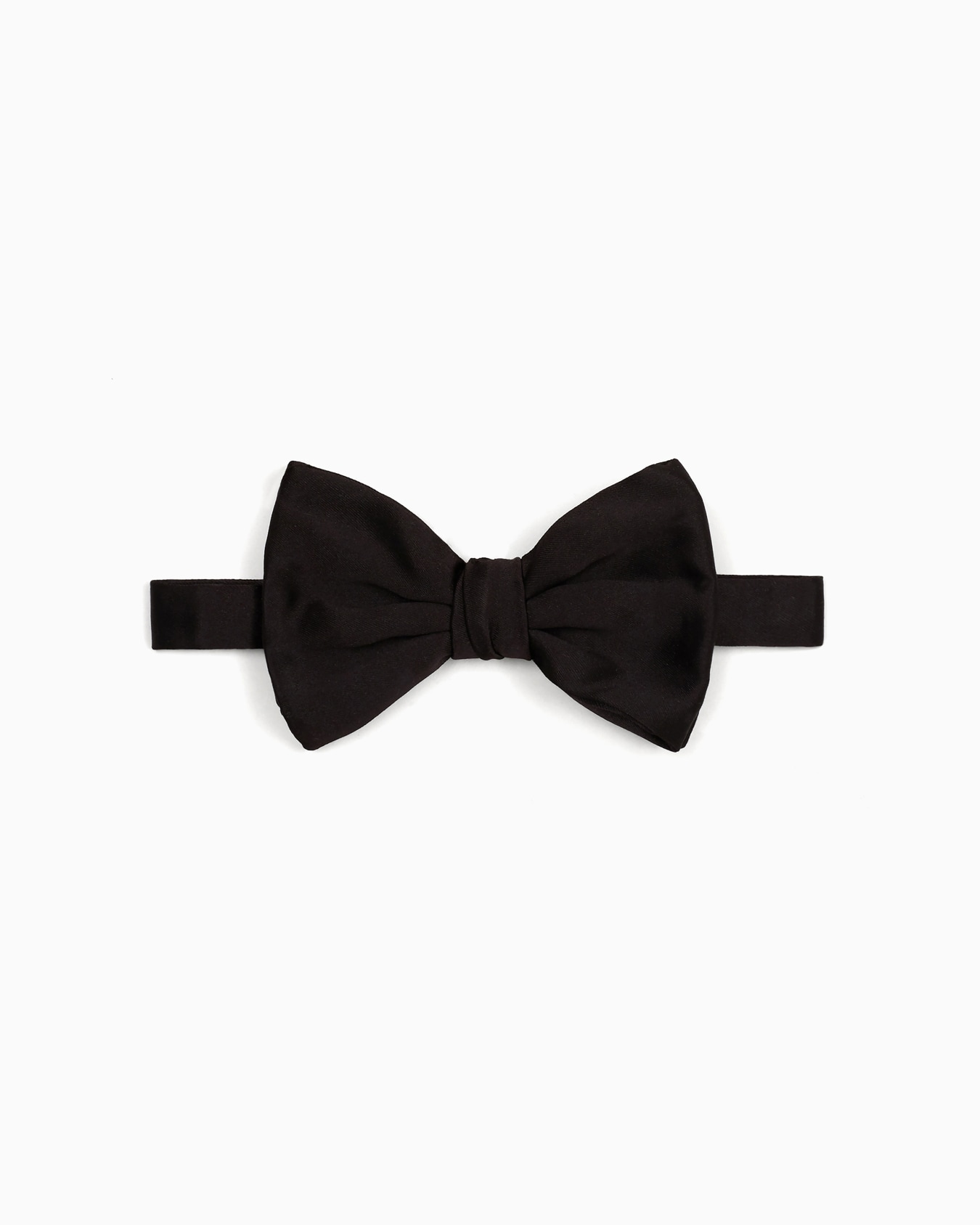 Large, pure silk knotted bow tie Slide 0