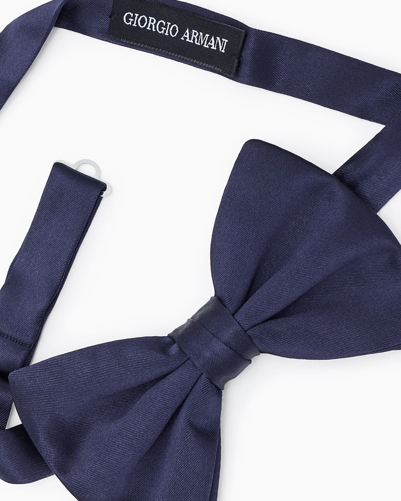 Large, pure silk knotted bow tie Slide 1