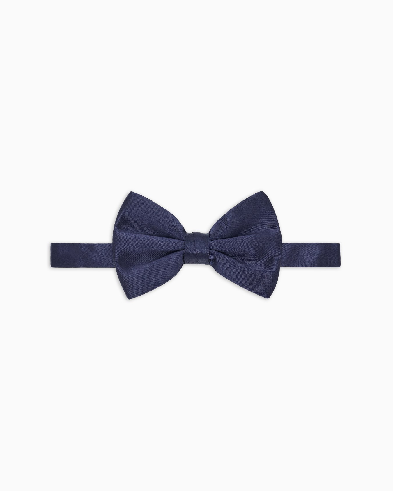 Large, pure silk knotted bow tie Slide 0