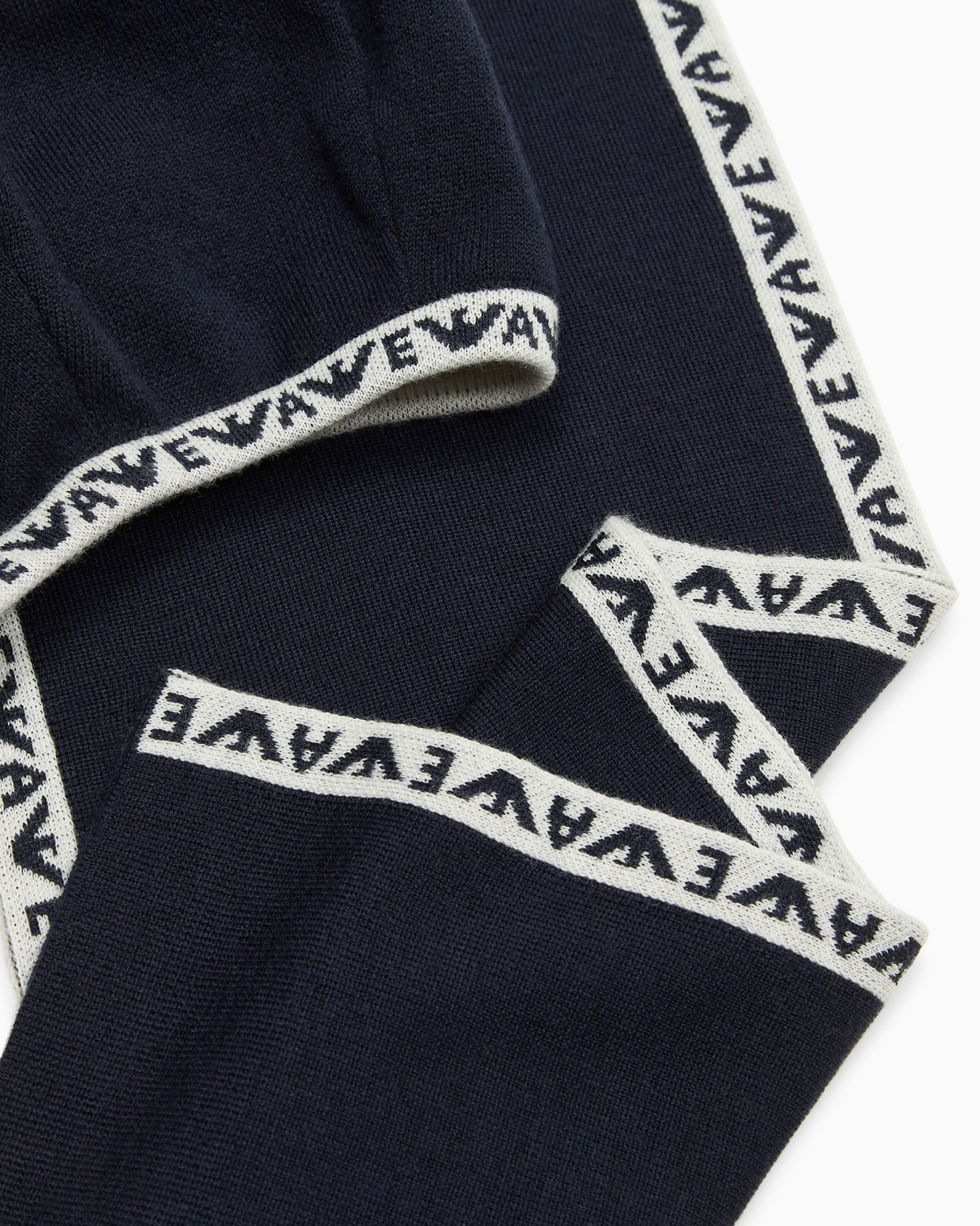 Beret and scarf set in a virgin wool blend with jacquard trim Slide 1