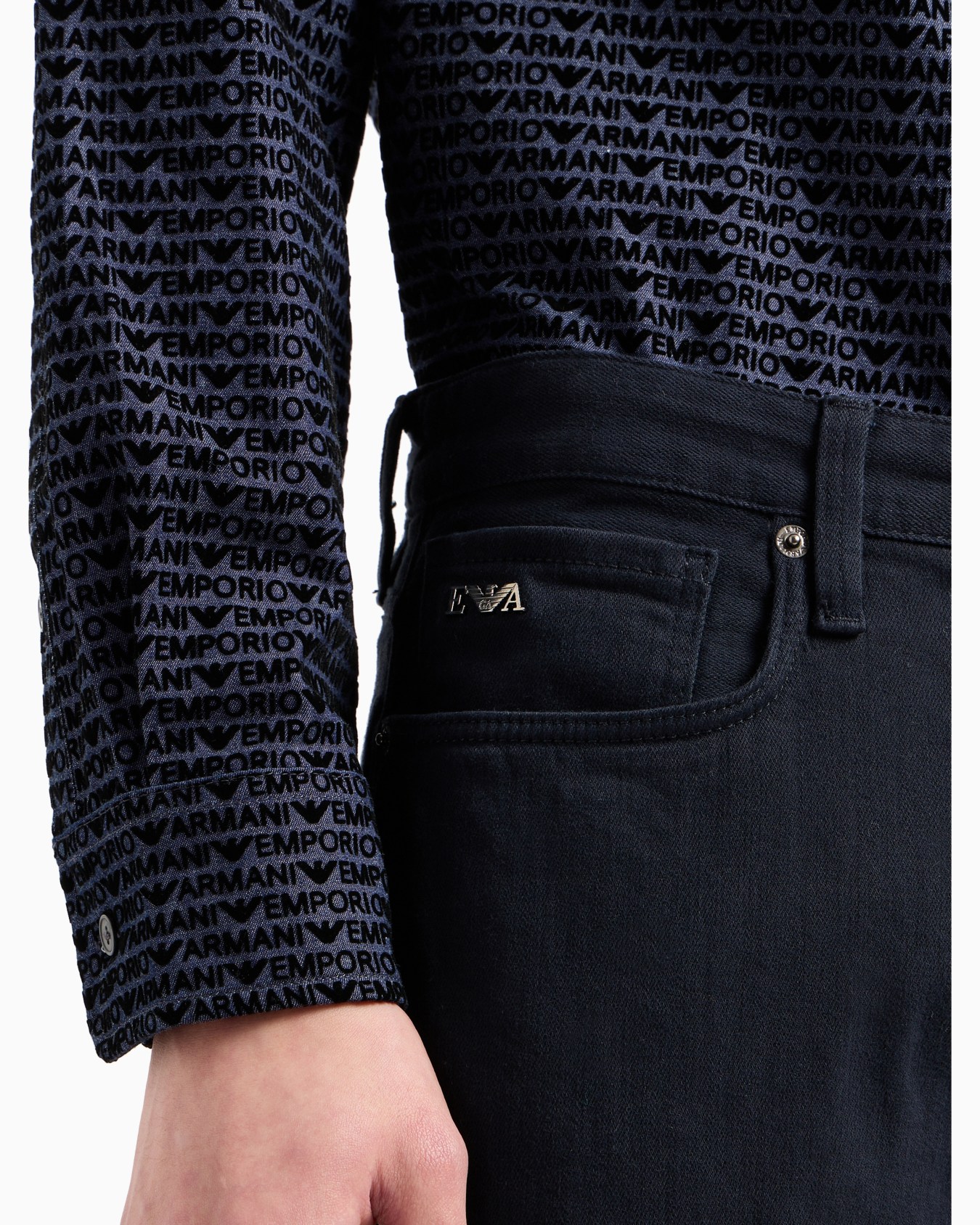 J75 Slim-fit jeans in garment-dyed comfort denim Diapositiva 5