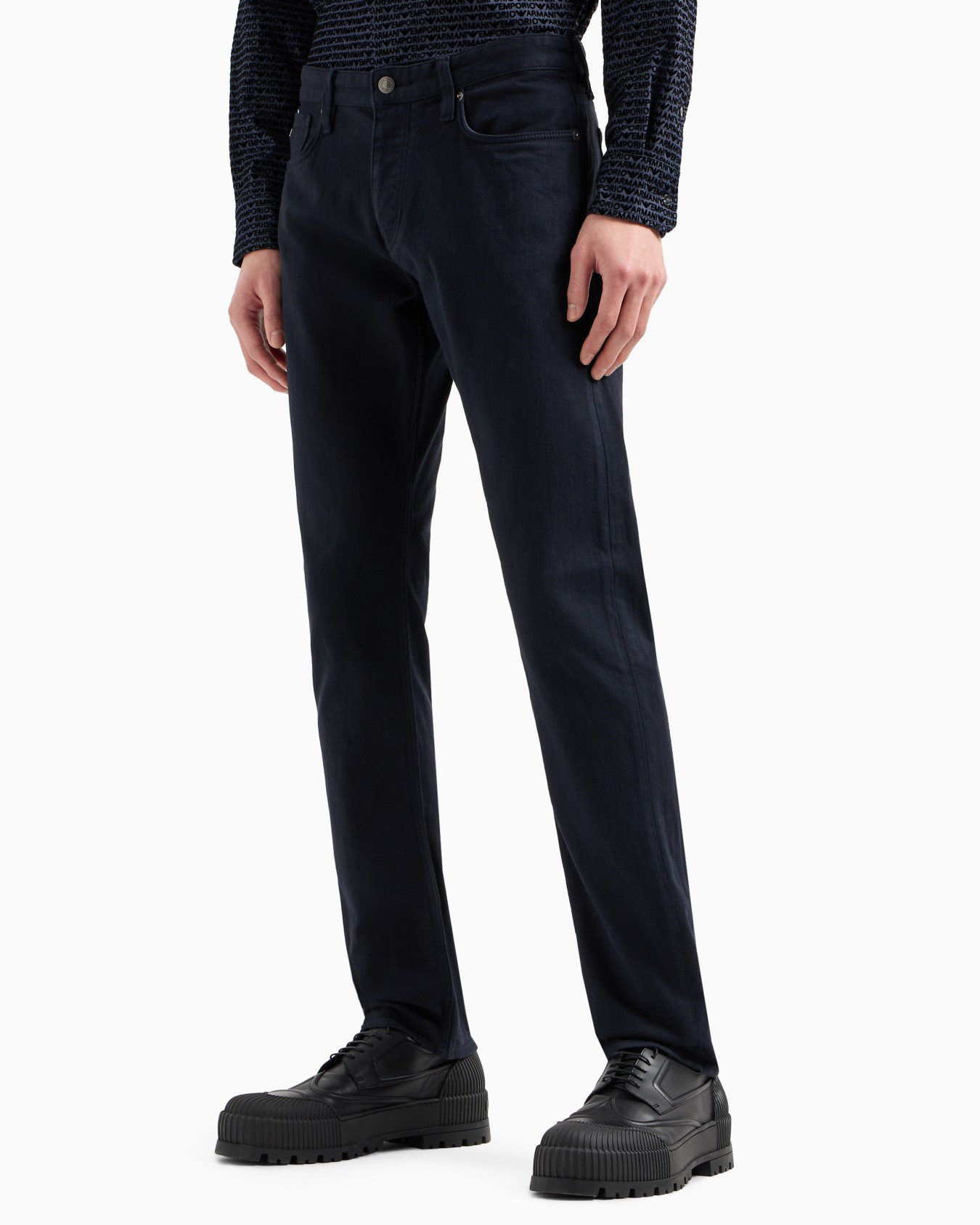 J75 Slim-fit jeans in garment-dyed comfort denim Diapositiva 2