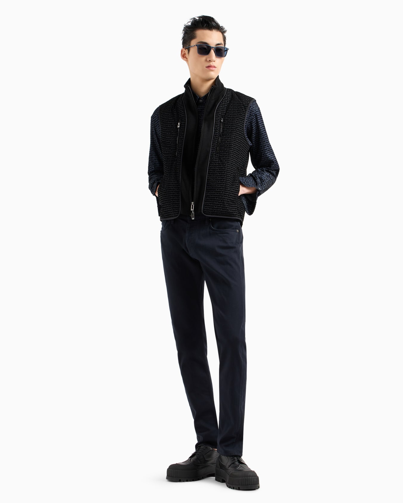 J75 Slim-fit jeans in garment-dyed comfort denim Diapositiva 4