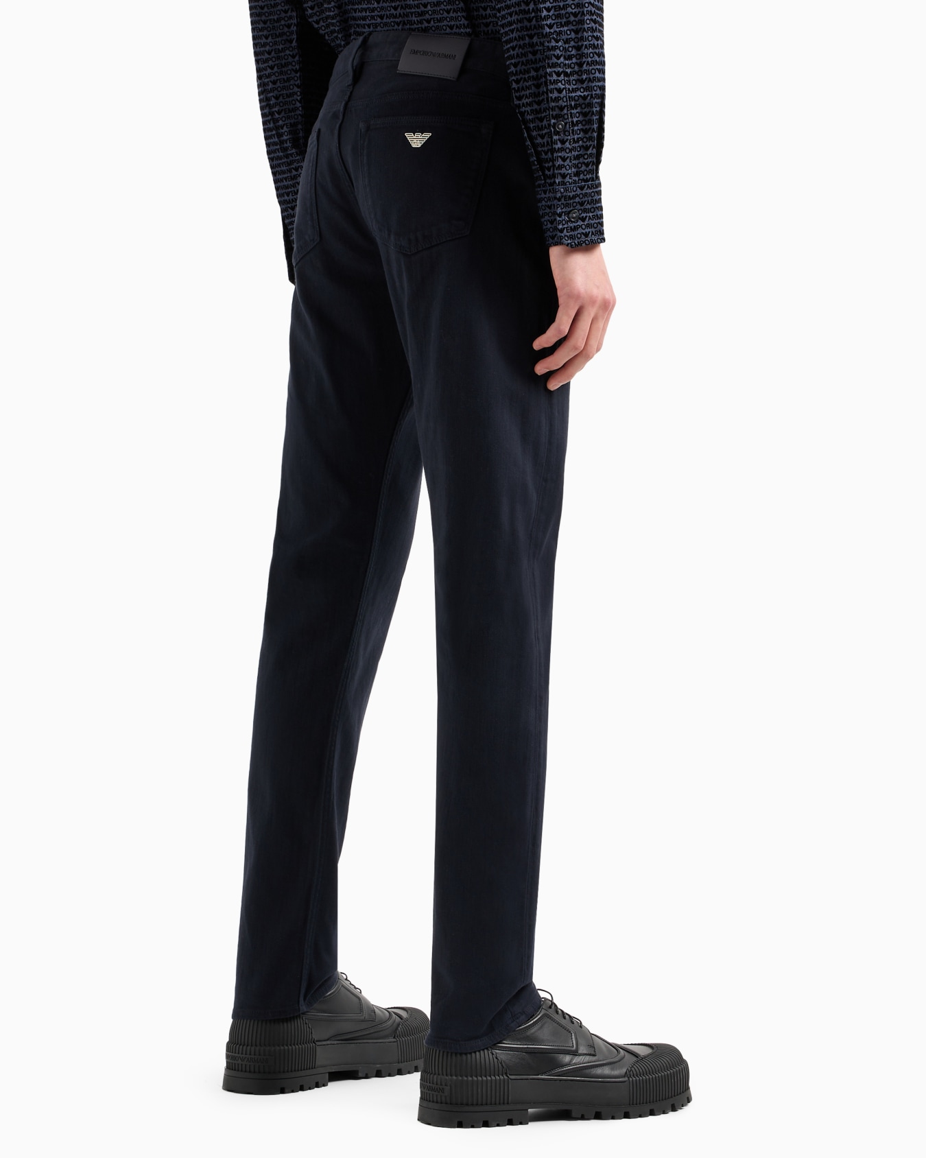 J75 Slim-fit jeans in garment-dyed comfort denim Diapositiva 3